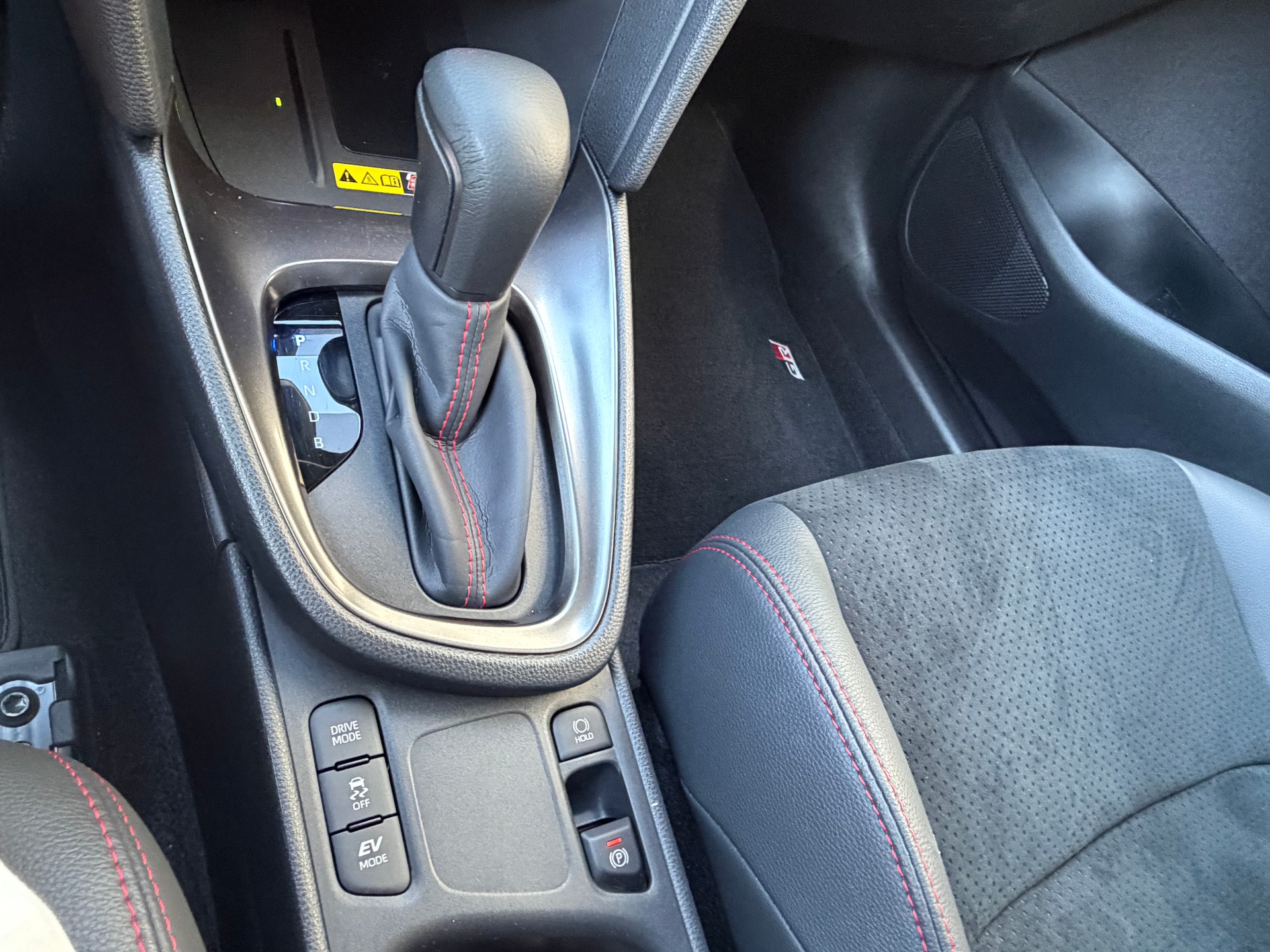TOYOTA Yaris Cross 1.5 GR Sport e-CVT-image-20
