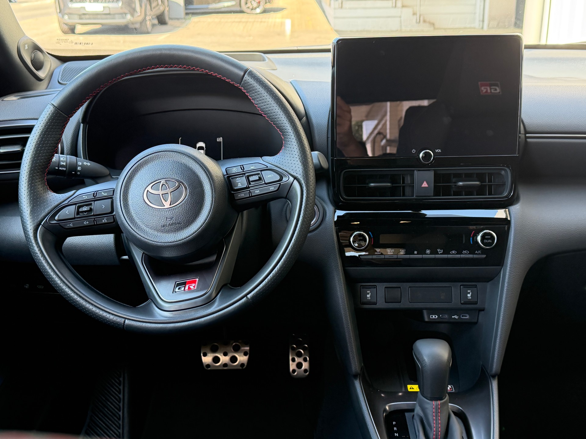 TOYOTA Yaris Cross 1.5 GR Sport e-CVT-image-9