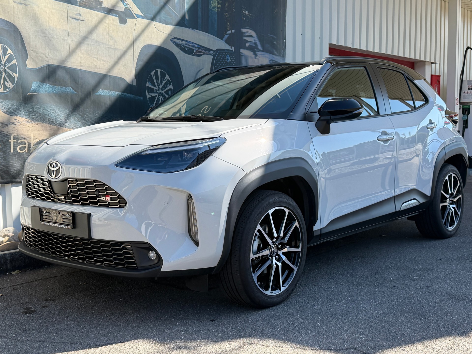 TOYOTA Yaris Cross 1.5 GR Sport e-CVT-image-2