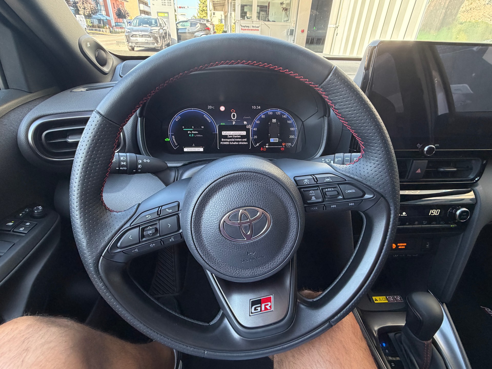 TOYOTA Yaris Cross 1.5 GR Sport e-CVT-image-15