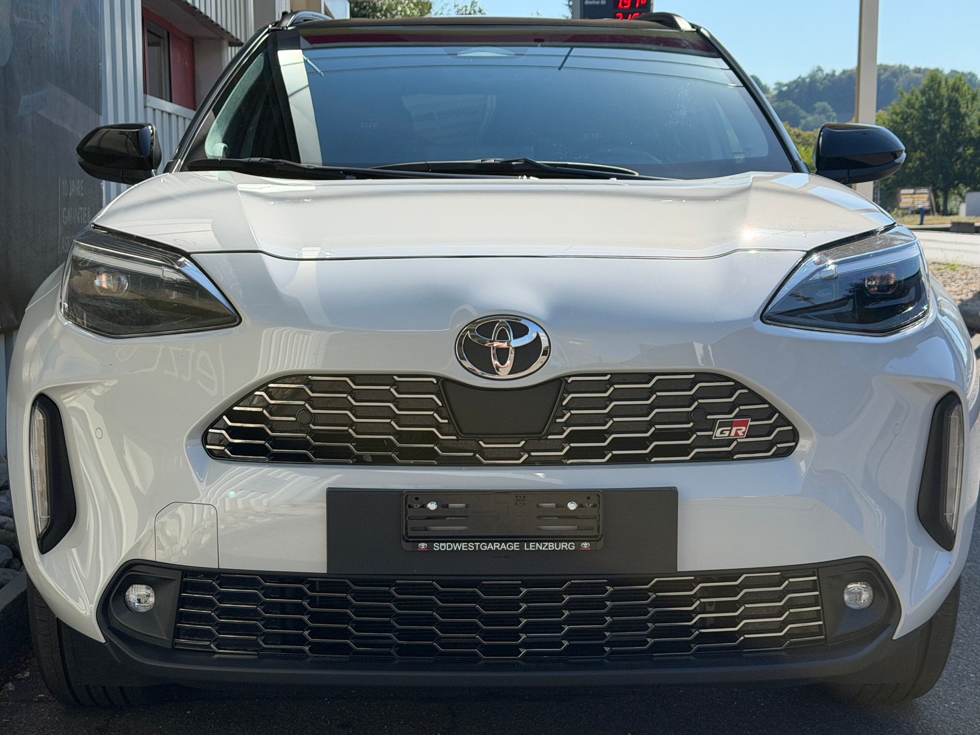 TOYOTA Yaris Cross 1.5 GR Sport e-CVT-image-3