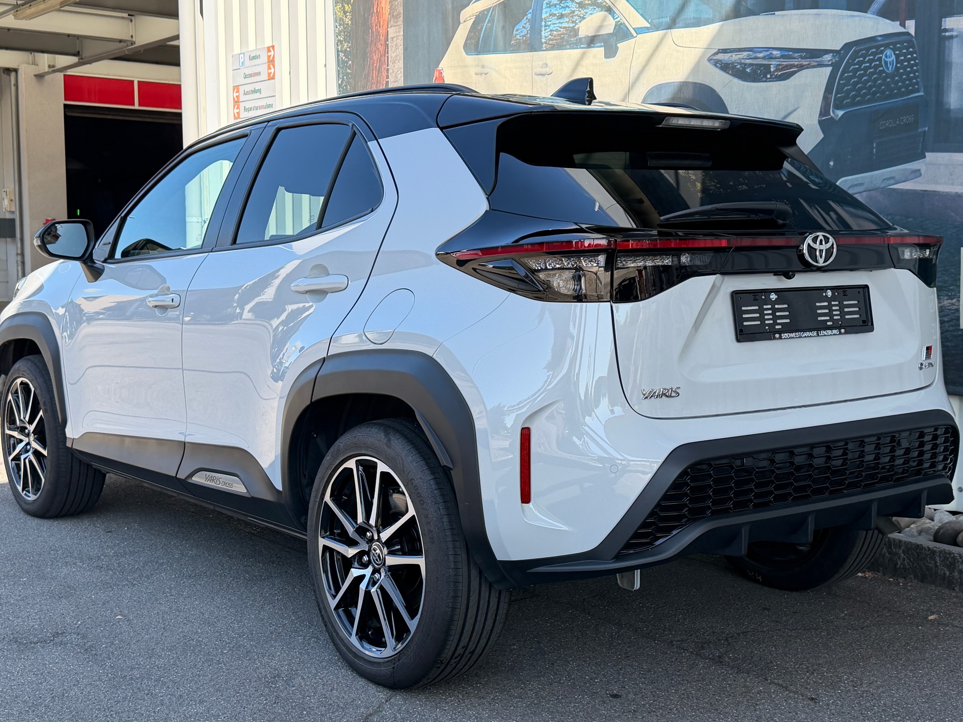 TOYOTA Yaris Cross 1.5 GR Sport e-CVT-image-4