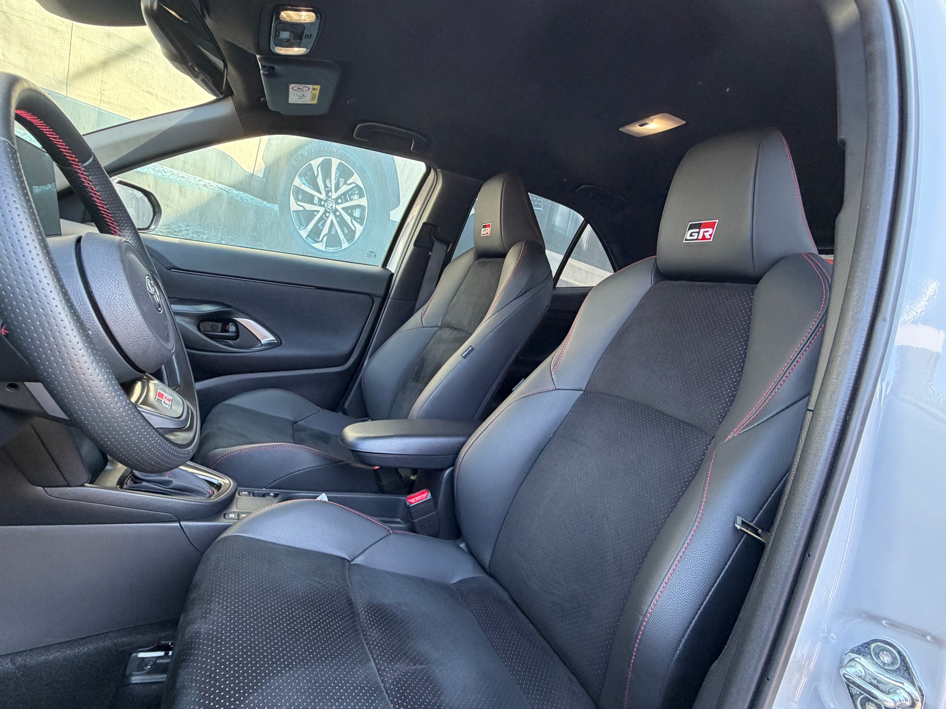TOYOTA Yaris Cross 1.5 GR Sport e-CVT-image-10