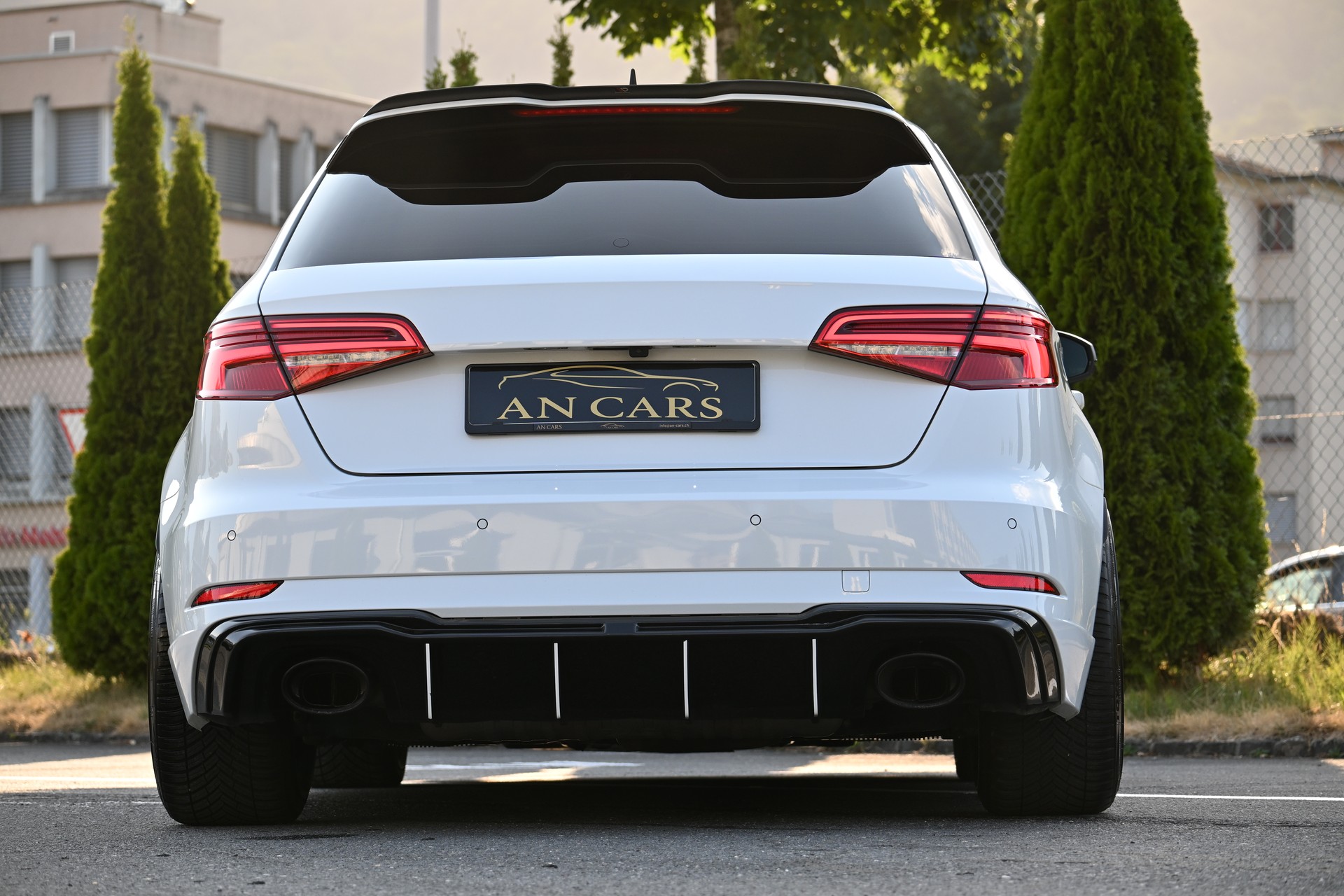 AUDI RS3 Sportback 2.5 TSI Quattro -EINZIGARTIG UNIQUE-& FRISCH AB MFK UND SERVICE -KW GEWINDE FAHRWERK- BRACHIALER SOUND-image-4