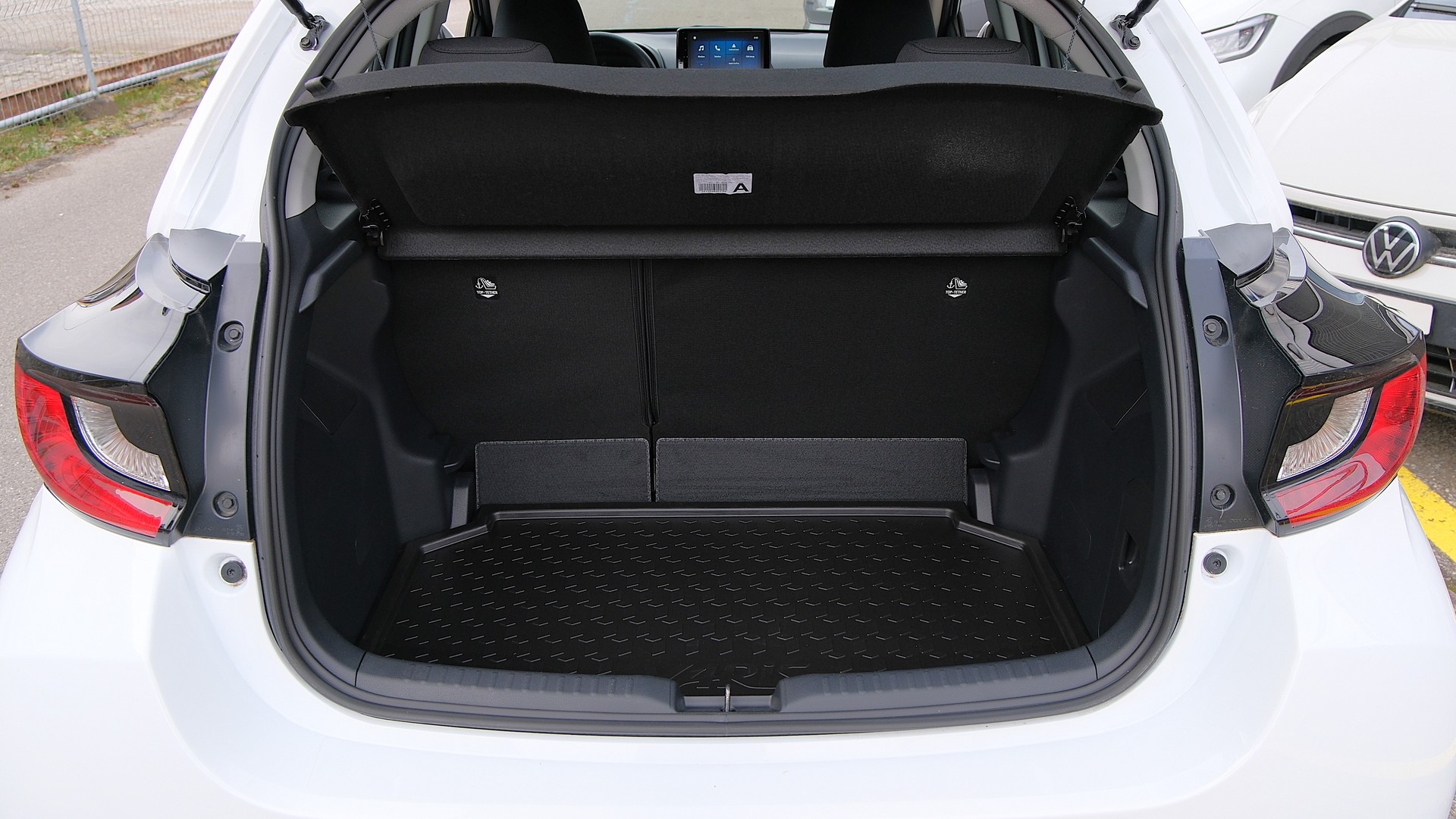 TOYOTA Yaris 1.5 Comfort e-CVT-image-29