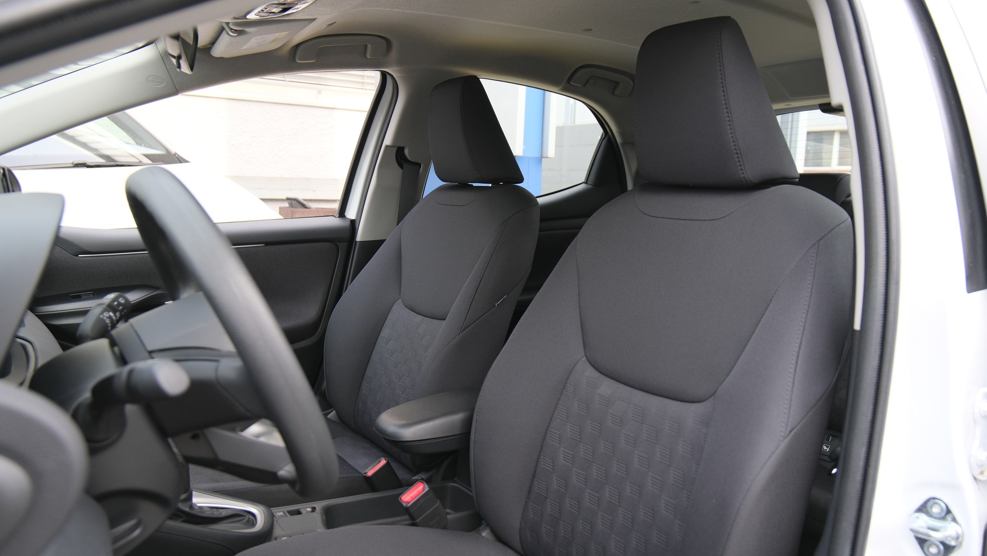 TOYOTA Yaris 1.5 Comfort e-CVT-image-4