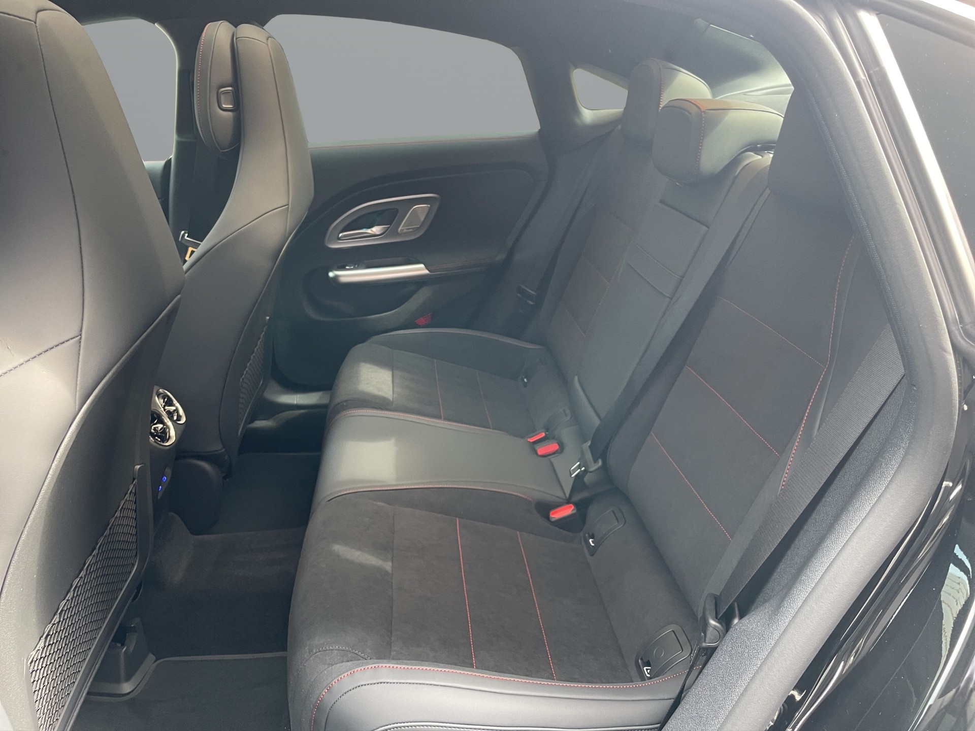 MERCEDES-BENZ CLA 200 8G-DCT 4Matic-image-10