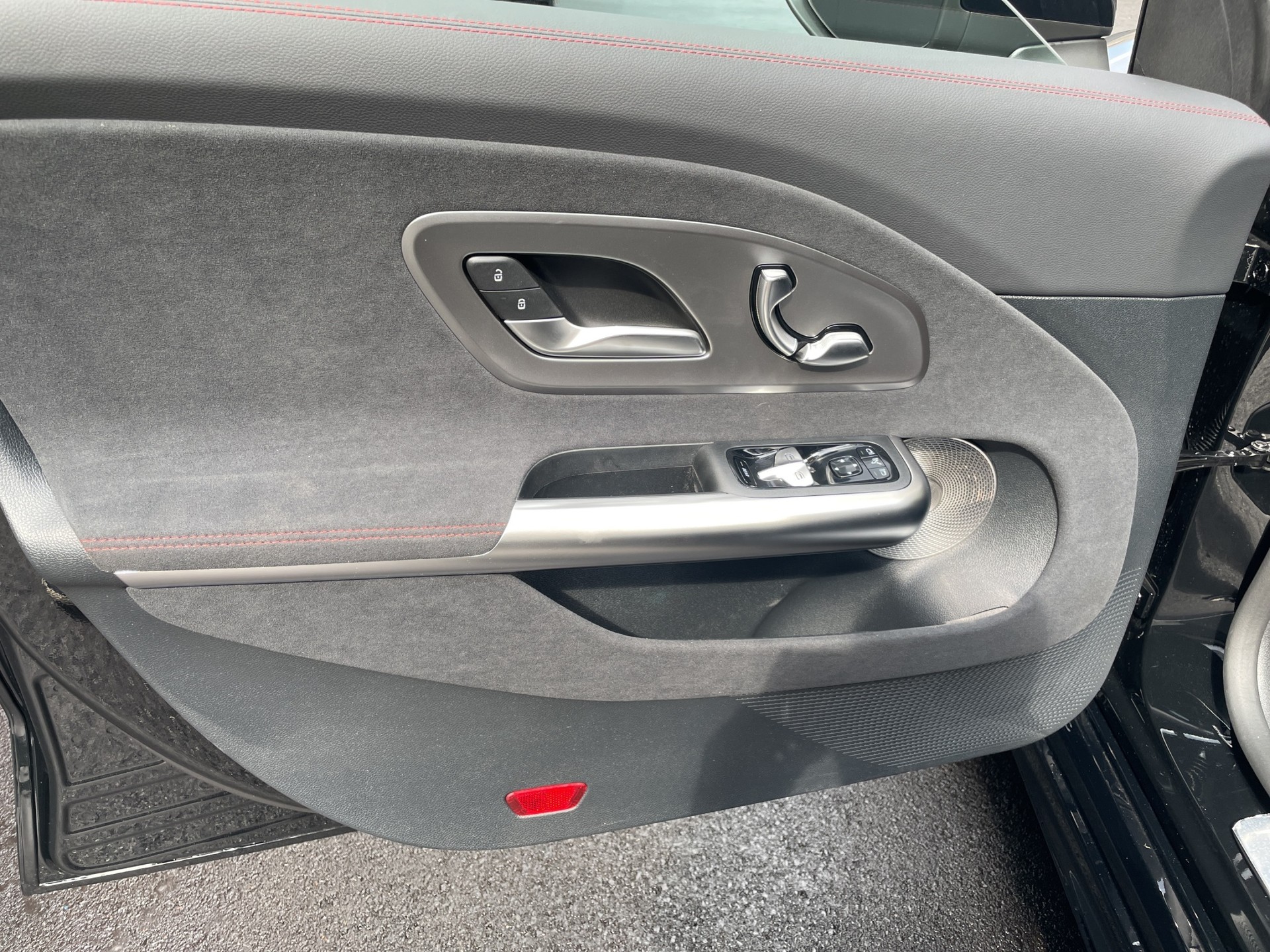 MERCEDES-BENZ CLA 200 8G-DCT 4Matic-image-11