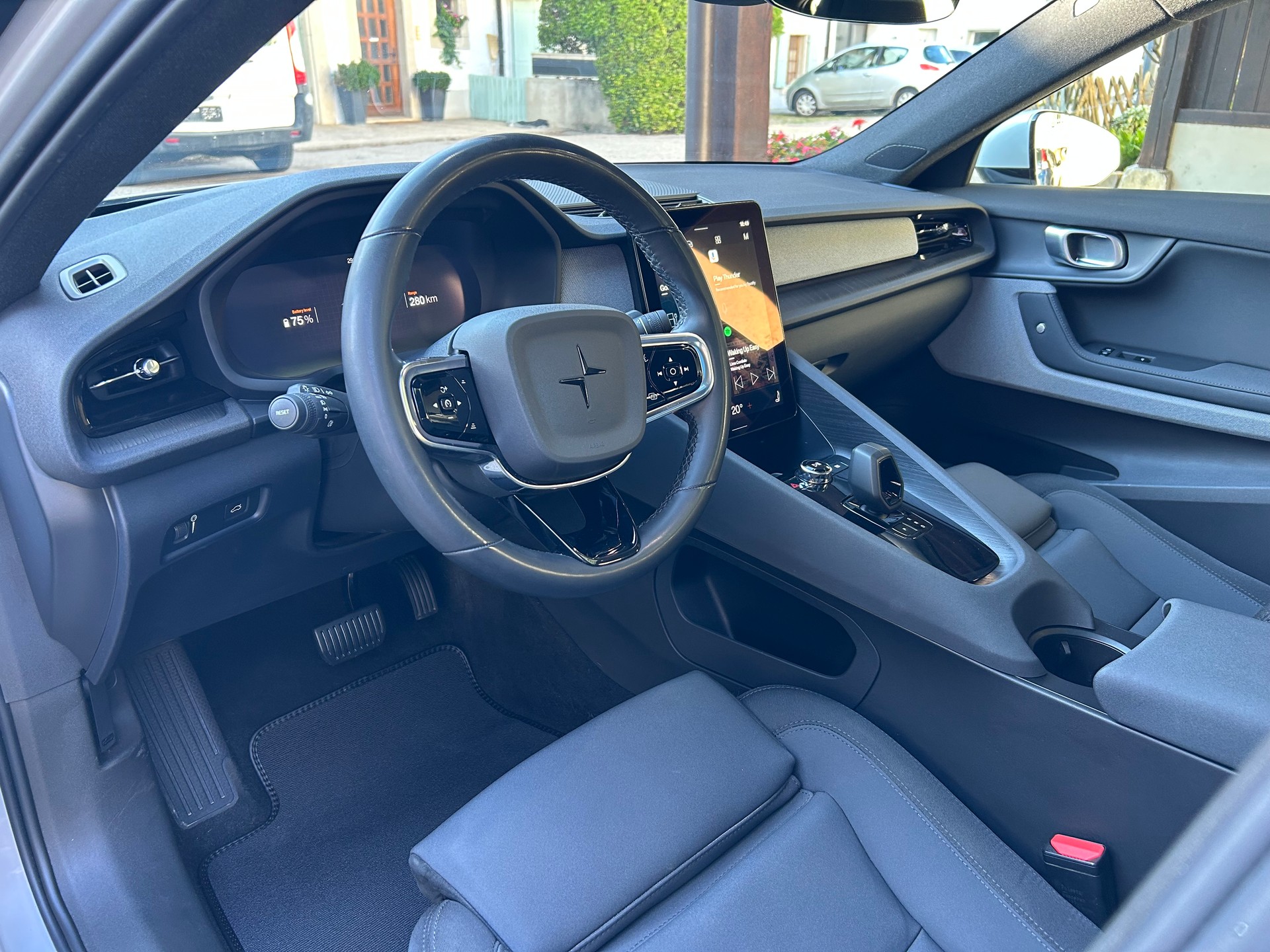 POLESTAR Long Range Dual Motor-image-1