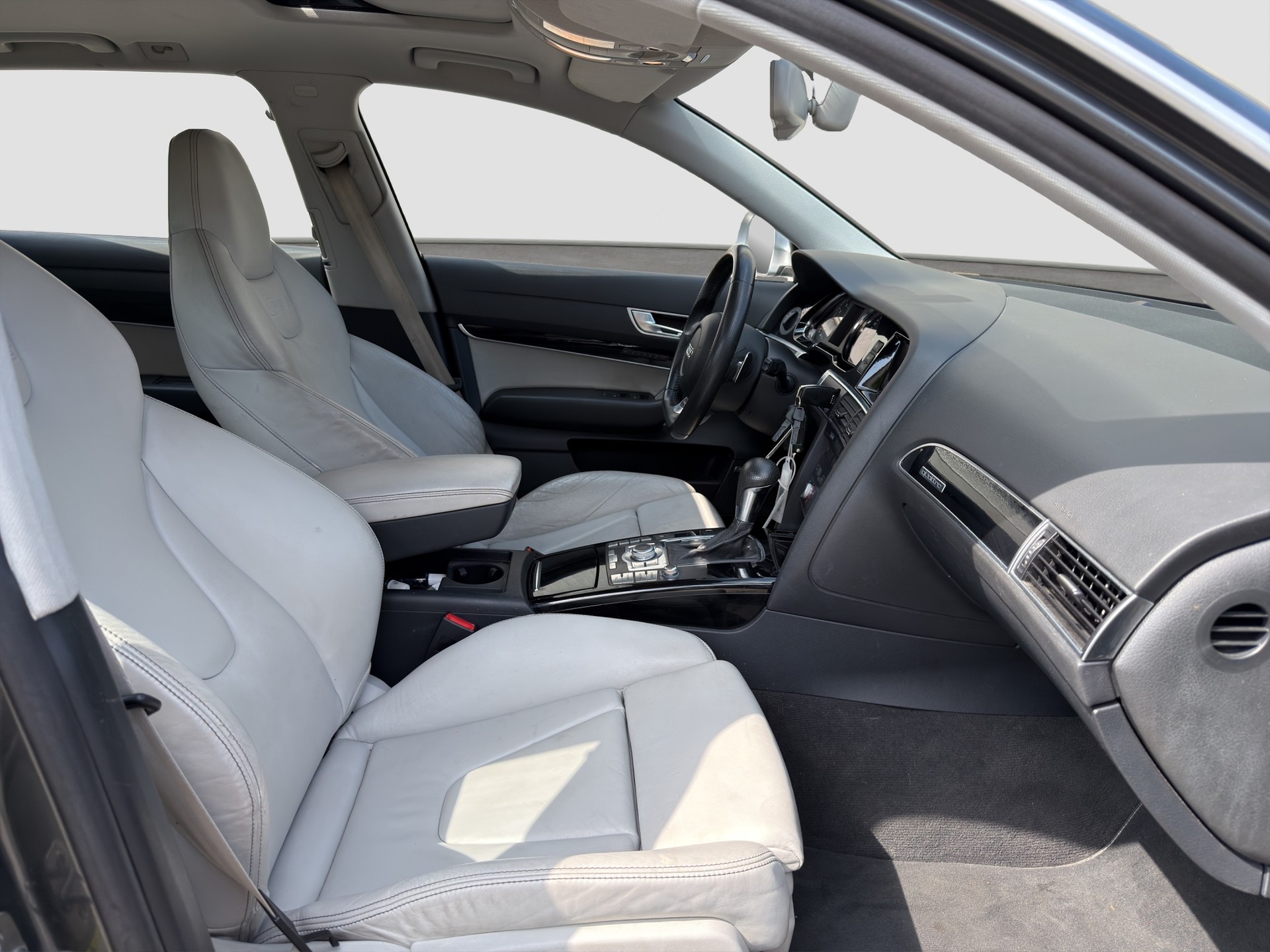 AUDI RS6 Avant 5.0 TFSI V10 quattro tiptronic-image-12