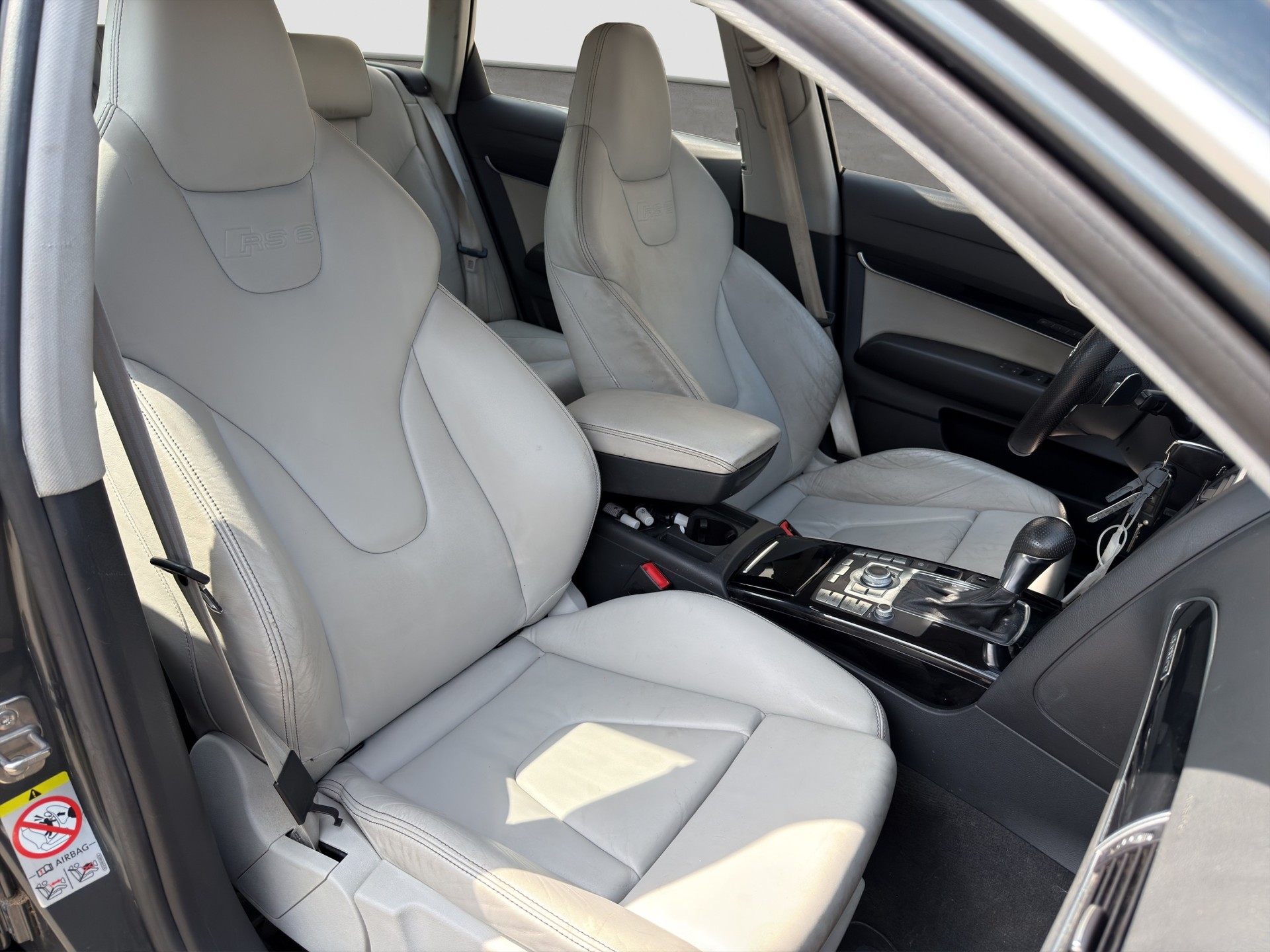 AUDI RS6 Avant 5.0 TFSI V10 quattro tiptronic-image-13
