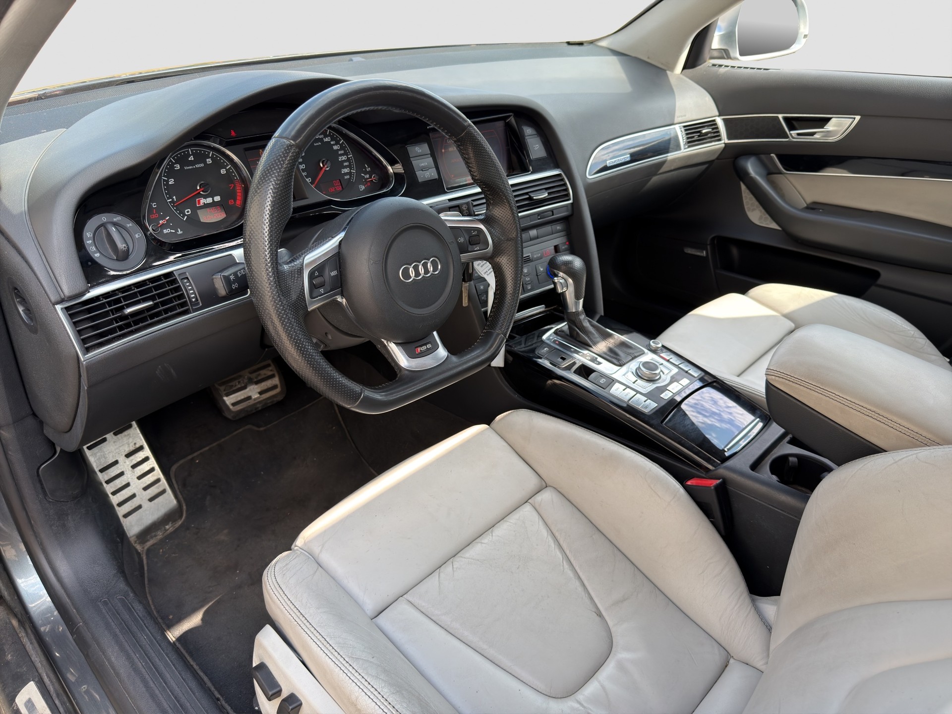 AUDI RS6 Avant 5.0 TFSI V10 quattro tiptronic-image-11