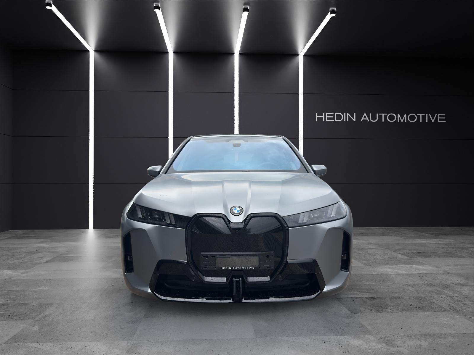 BMW iX xDrive60-image-1