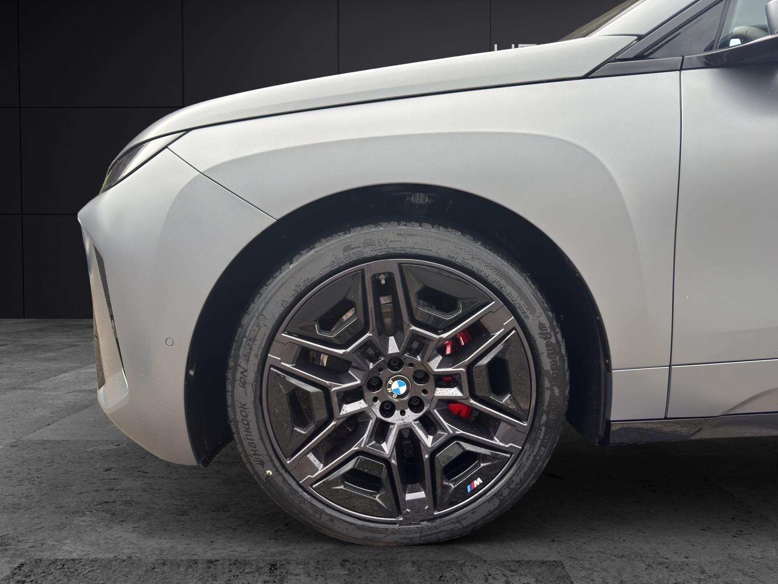 BMW iX xDrive60-image-2