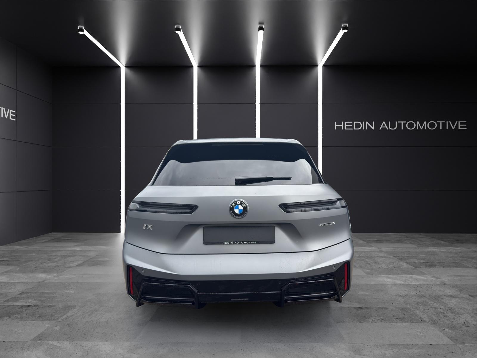 BMW iX xDrive60-image-7