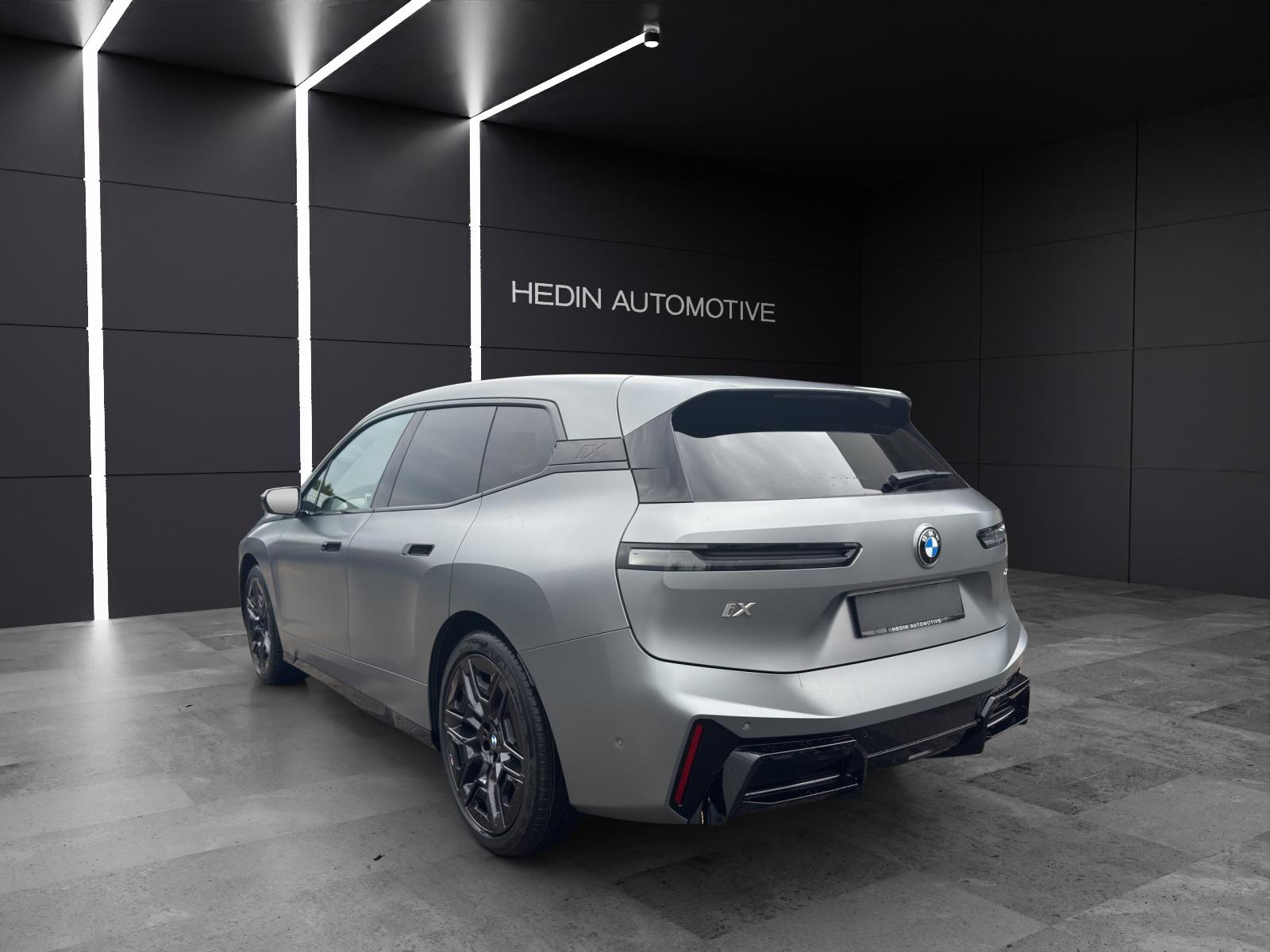 BMW iX xDrive60-image-6