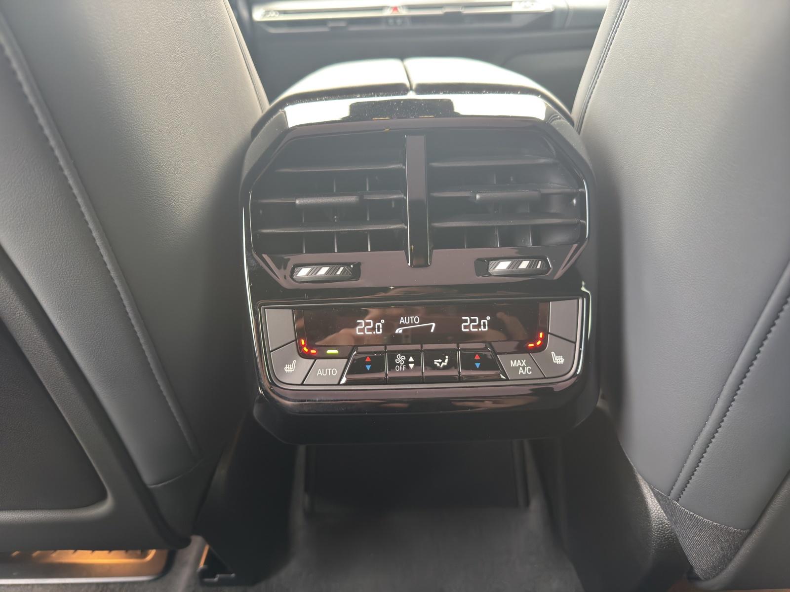 BMW iX xDrive60-image-19
