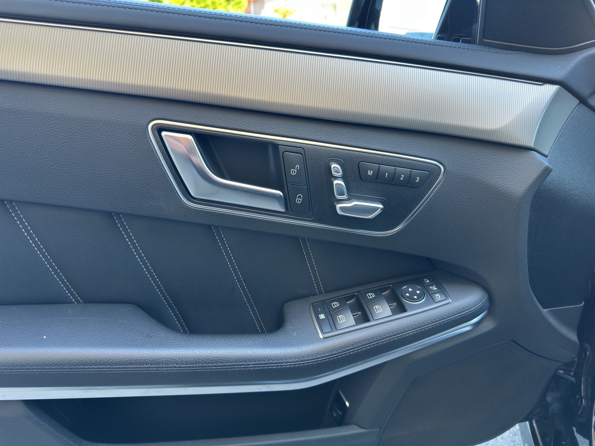 MERCEDES-BENZ E 400 Avantgarde 7G-Tronic-image-13
