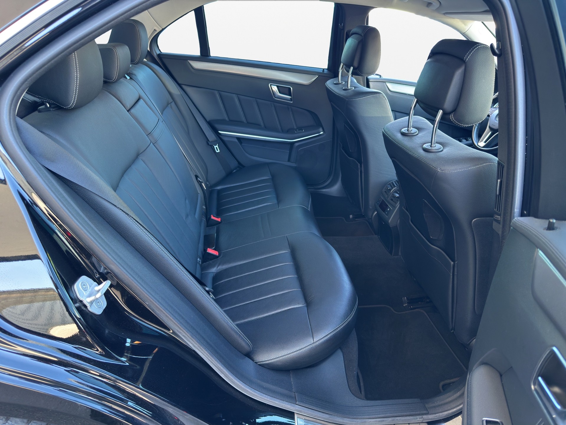 MERCEDES-BENZ E 400 Avantgarde 7G-Tronic-image-10