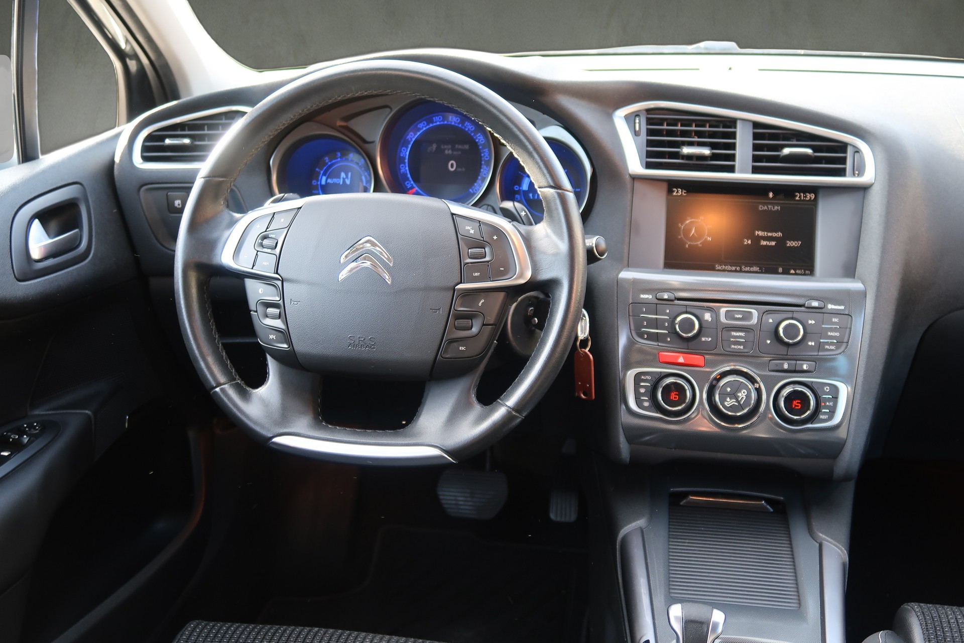 CITROEN C4 Berline 1.6 THP Exclusive EGS6-image-8