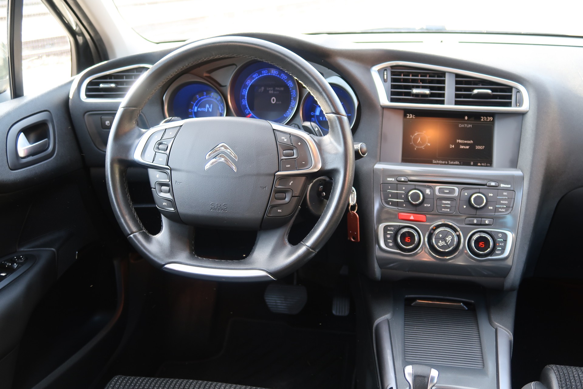 CITROEN C4 Berline 1.6 THP Exclusive EGS6-image-8