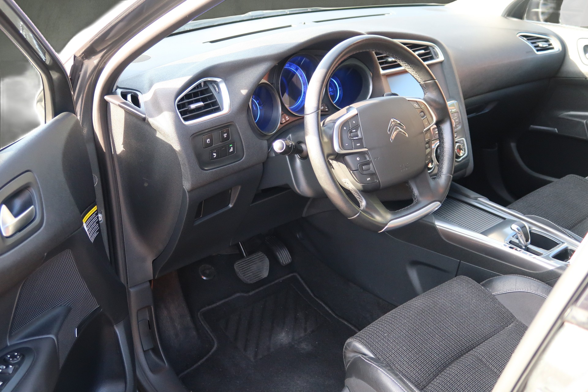 CITROEN C4 Berline 1.6 THP Exclusive EGS6-image-7