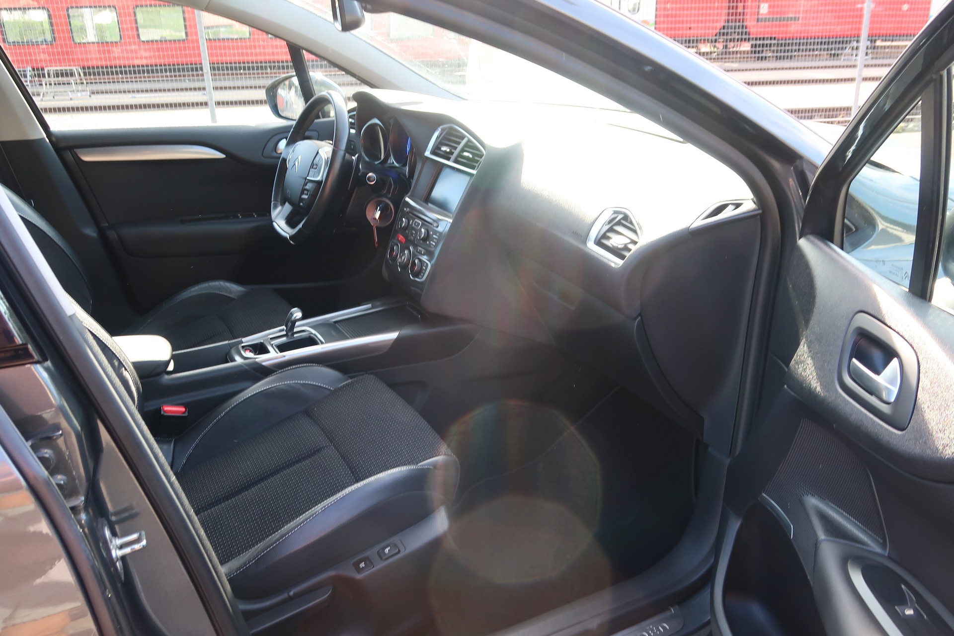 CITROEN C4 Berline 1.6 THP Exclusive EGS6-image-10