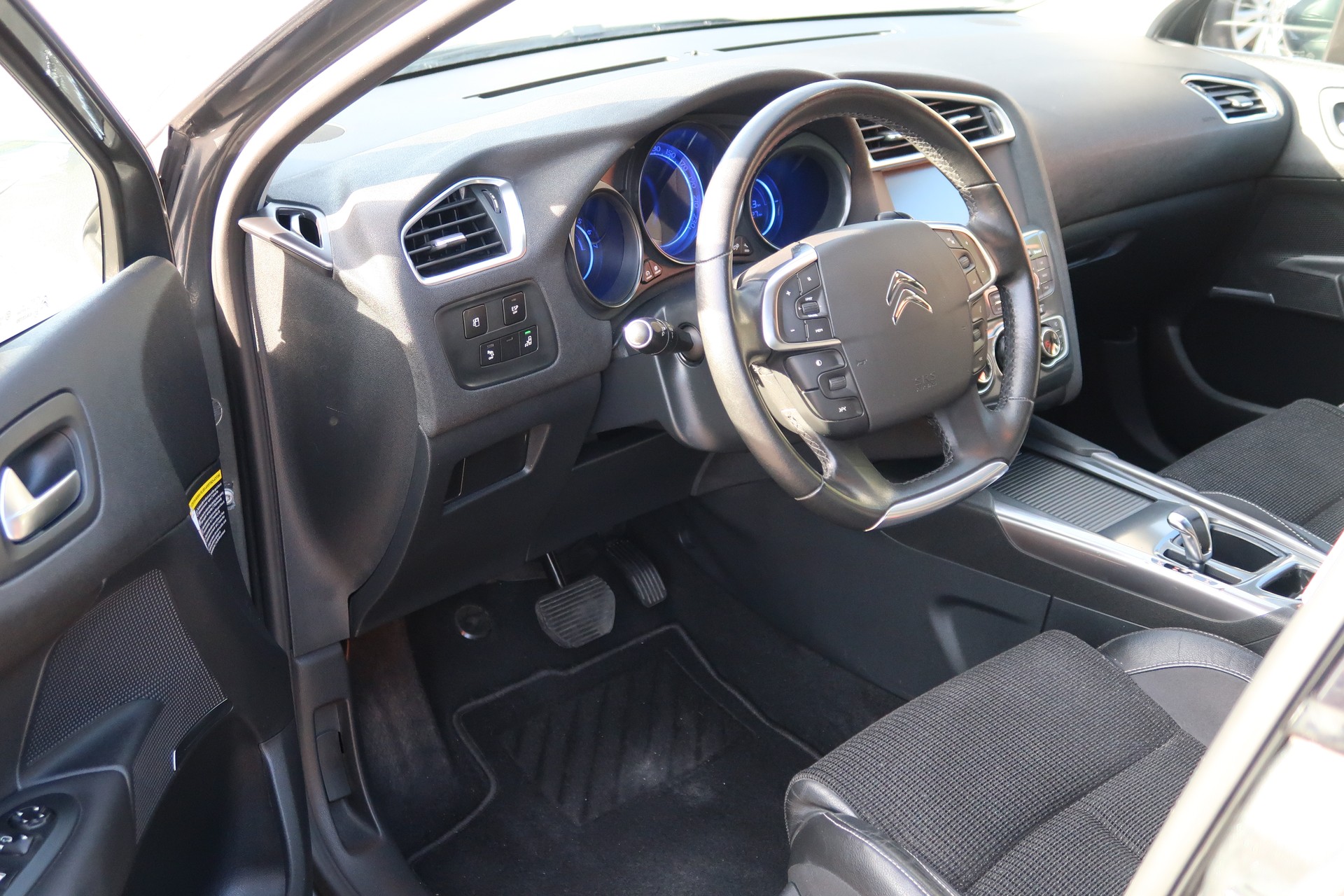 CITROEN C4 Berline 1.6 THP Exclusive EGS6-image-7