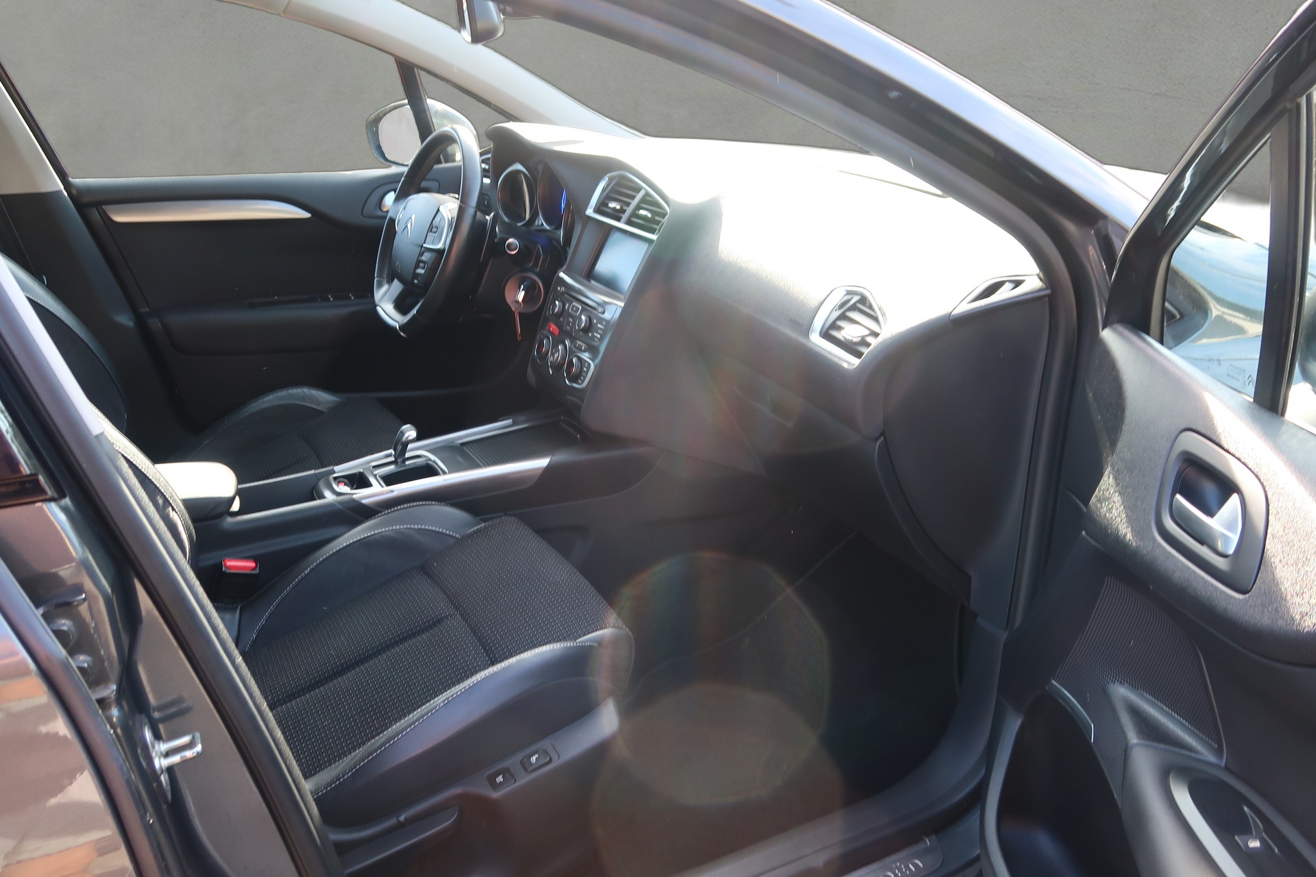 CITROEN C4 Berline 1.6 THP Exclusive EGS6-image-10