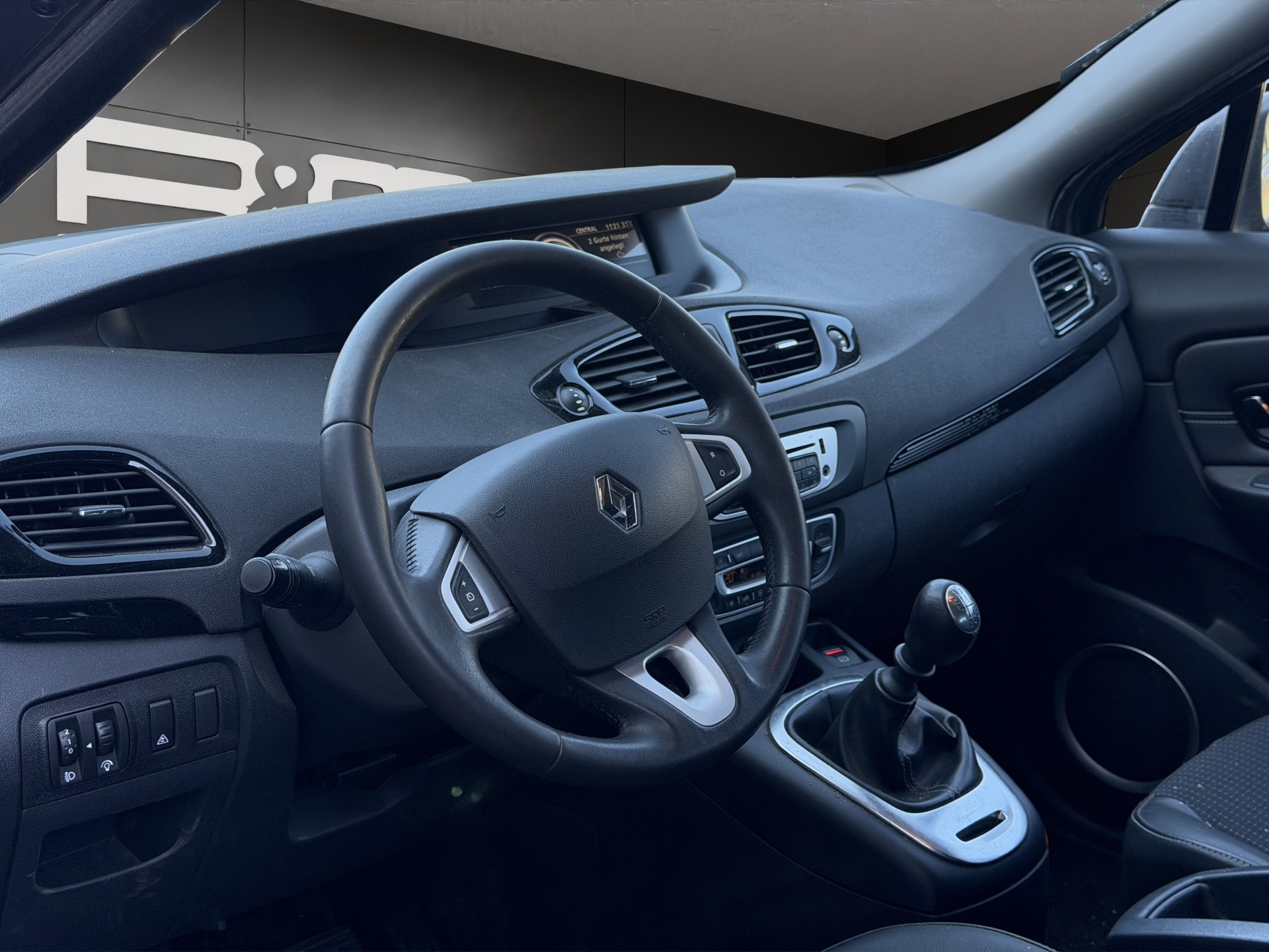 RENAULT Grand Scénic 1.4 16V Turbo Dynamique-image-4
