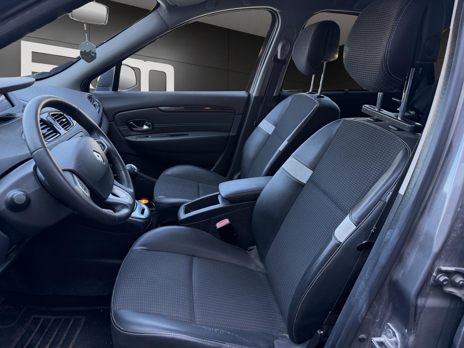 RENAULT Grand Scénic 1.4 16V Turbo Dynamique-image-8
