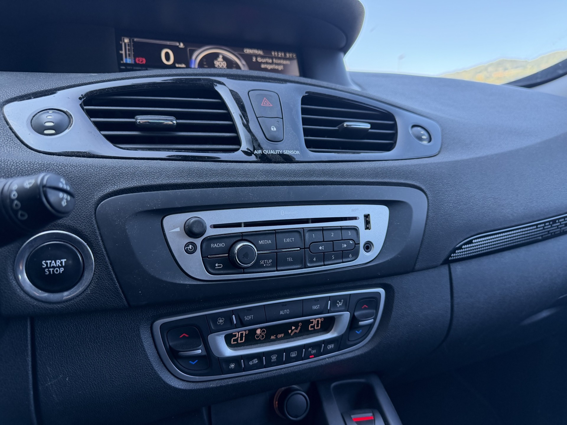 RENAULT Grand Scénic 1.4 16V Turbo Dynamique-image-10
