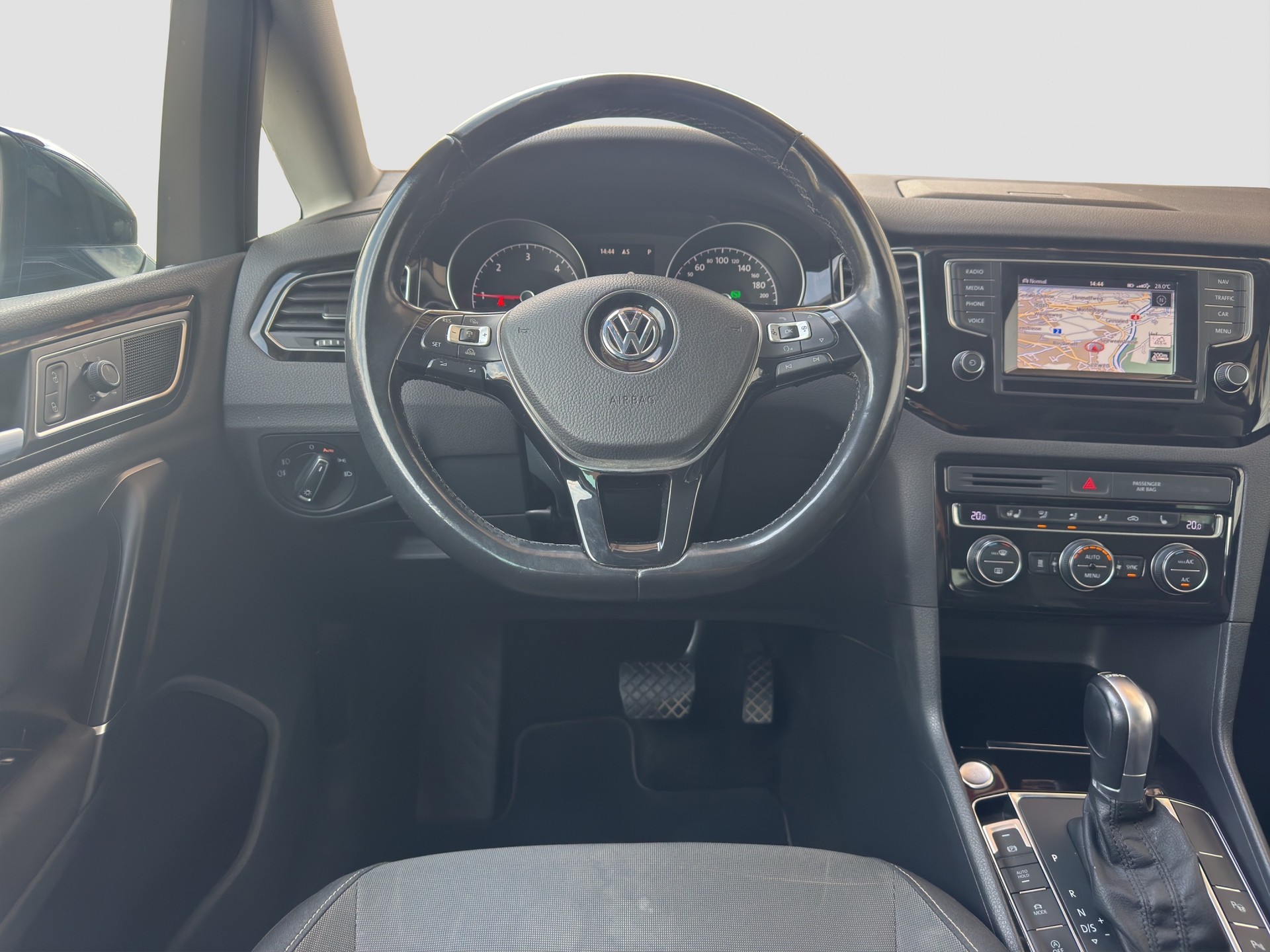VW Golf Sportsvan 2.0 TDI Highline DSG-image-7
