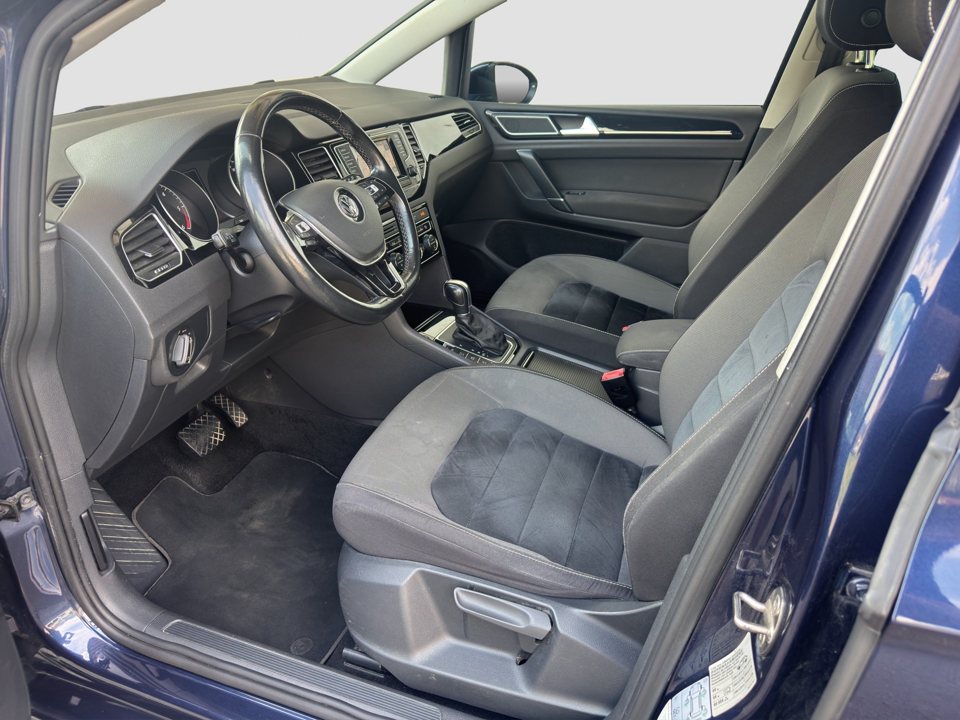 VW Golf Sportsvan 2.0 TDI Highline DSG-image-9