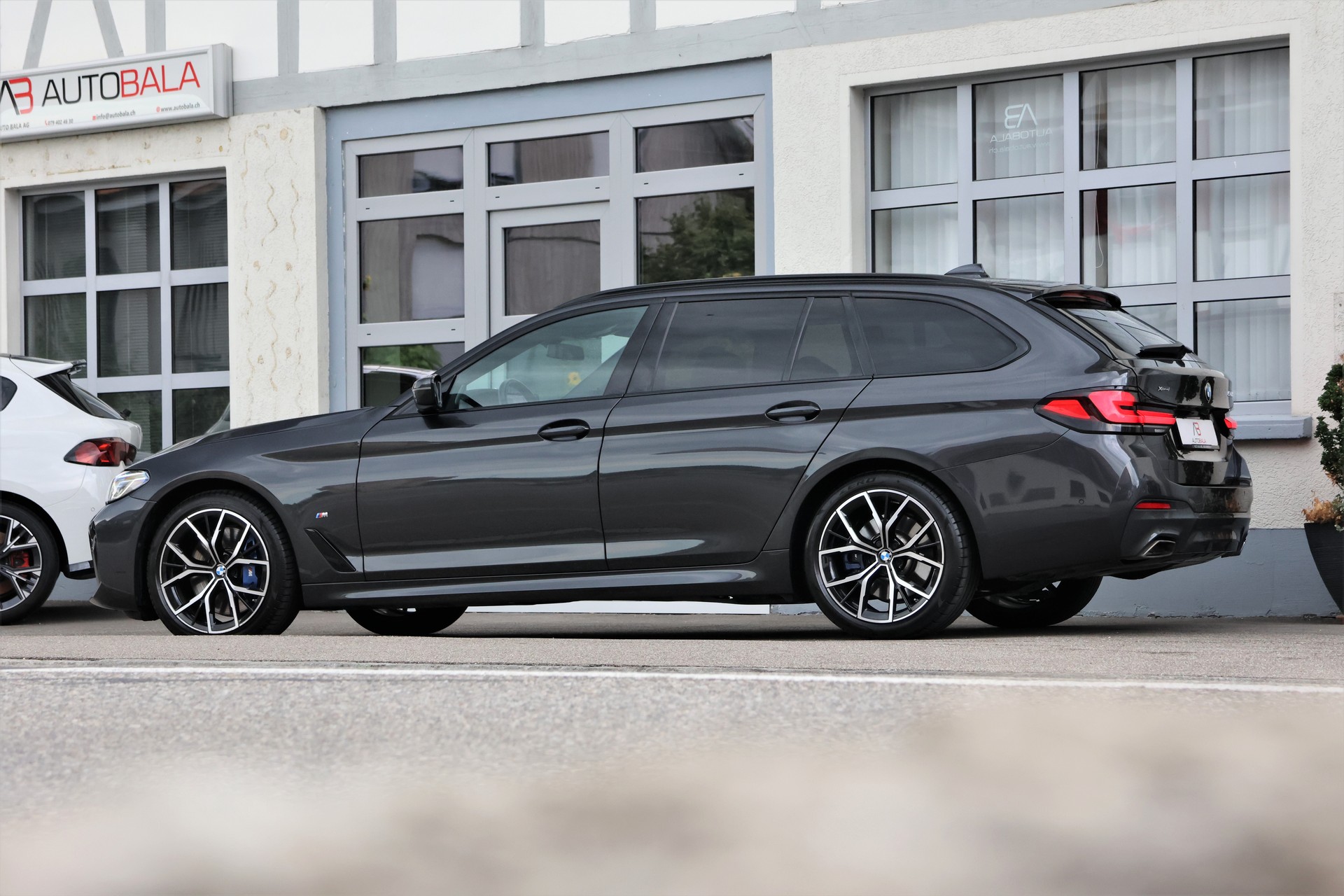 BMW 540d xDrive 48V Touring Pure M Sport Steptronic (CH)-image-3