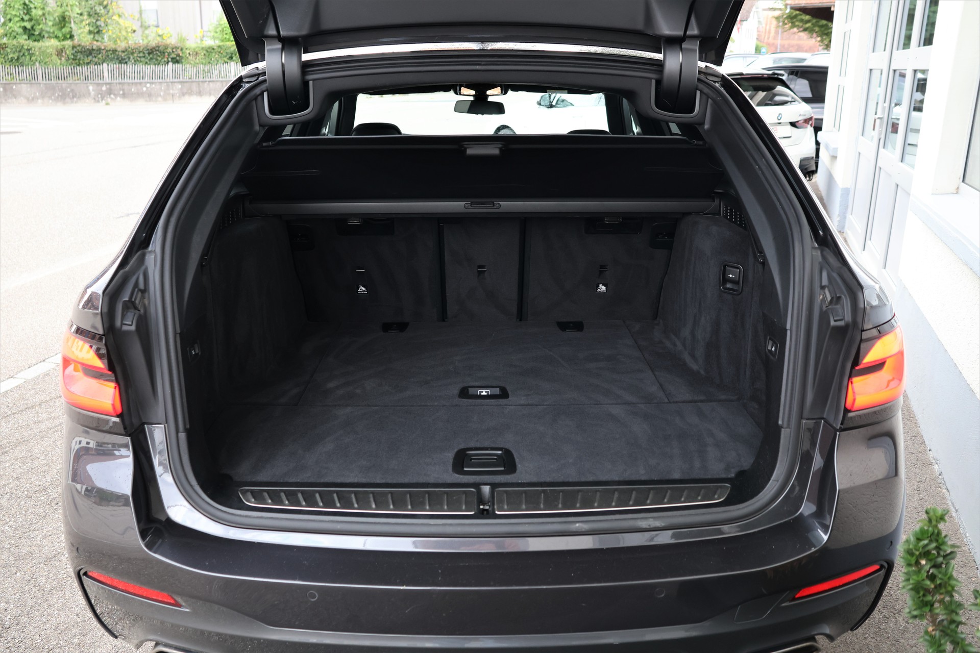 BMW 540d xDrive 48V Touring Pure M Sport Steptronic (CH)-image-18