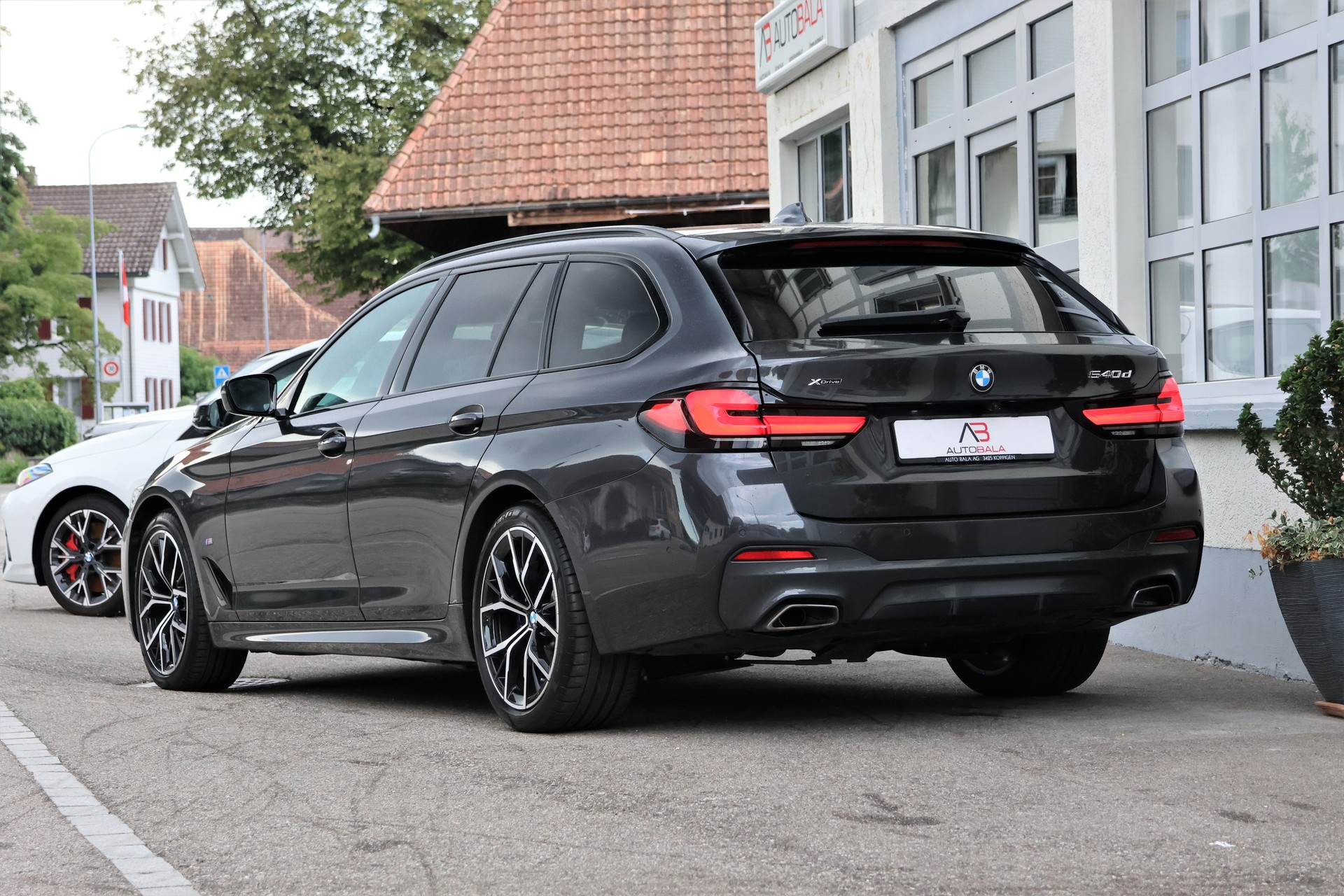 BMW 540d xDrive 48V Touring Pure M Sport Steptronic (CH)-image-2