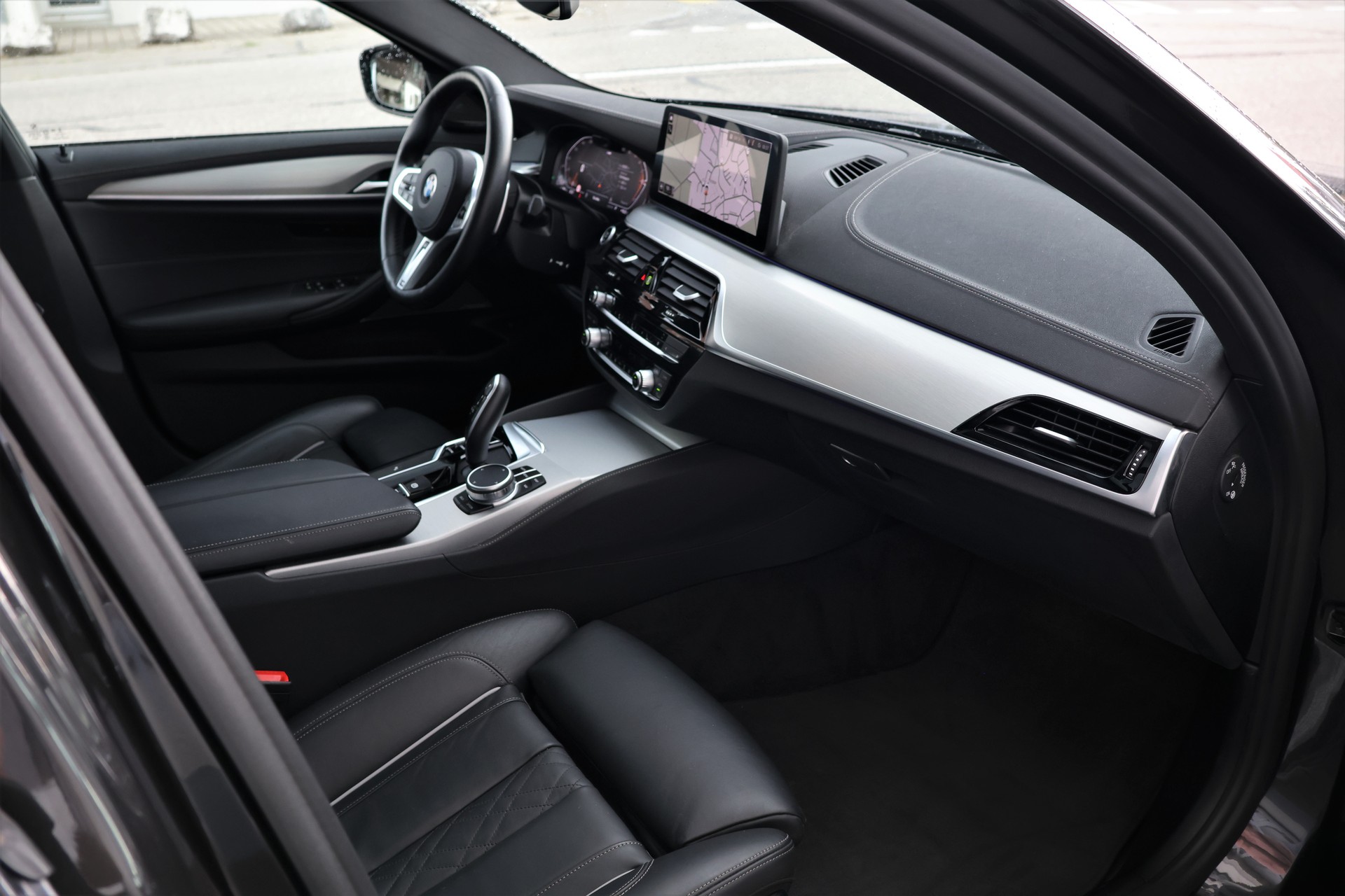 BMW 540d xDrive 48V Touring Pure M Sport Steptronic (CH)-image-19