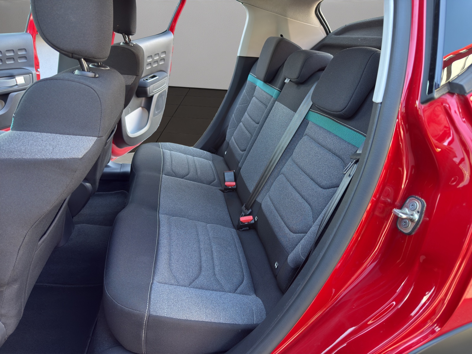 CITROEN C3 1.2i PureTech Swiss Edition EAT6-image-12