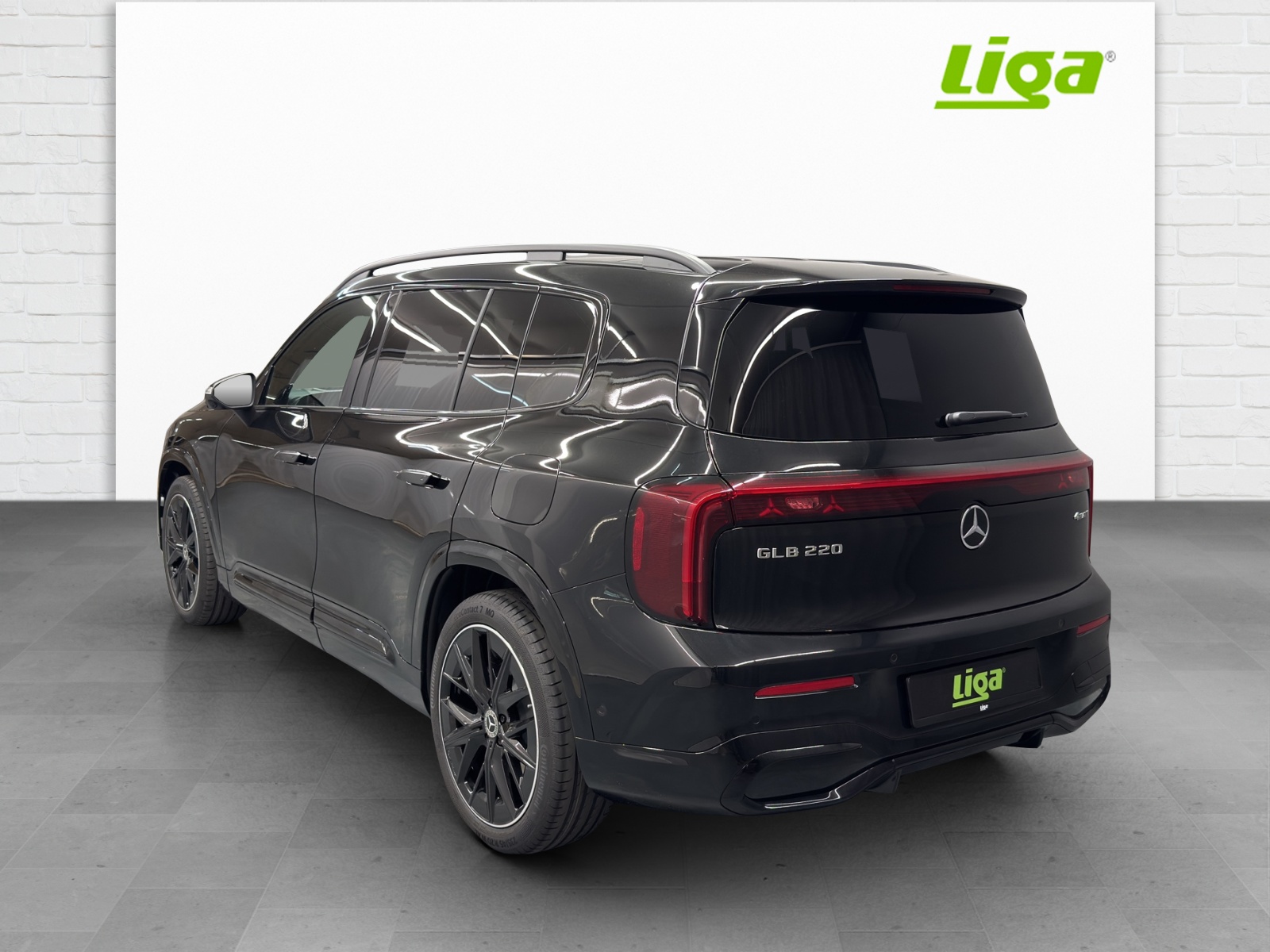 MERCEDES-BENZ GLB 220 4Matic-image-3