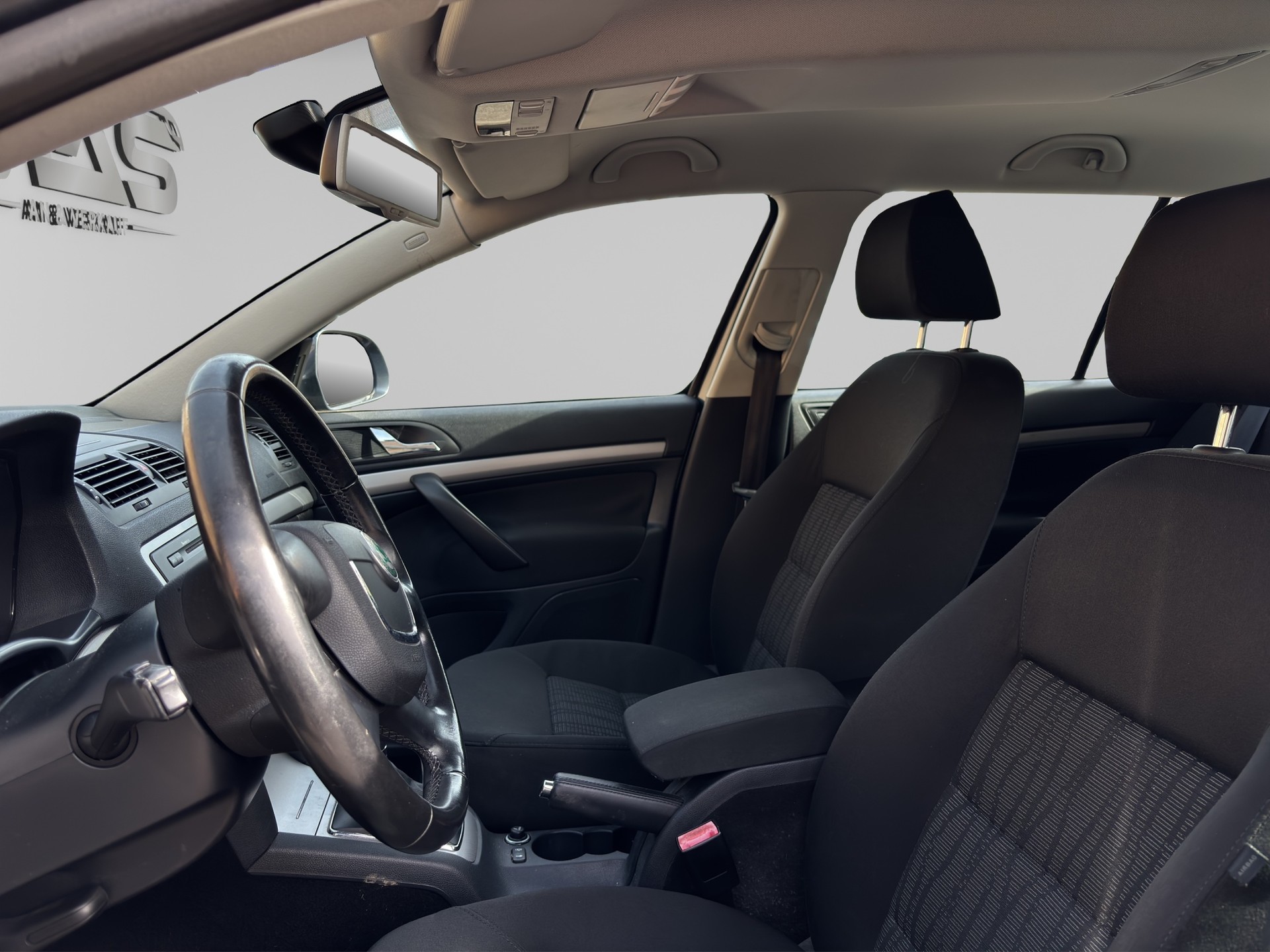 SKODA Octavia Combi 1.6 TDI Elegance DSG-image-8