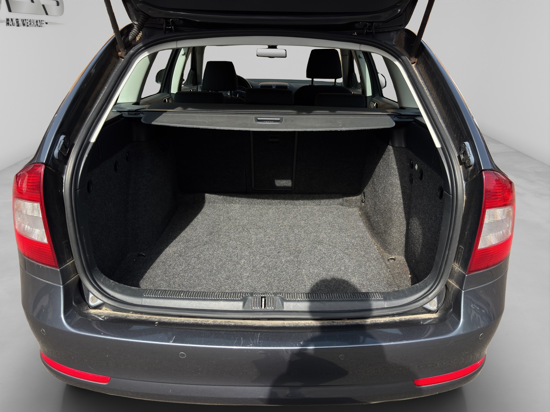 SKODA Octavia Combi 1.6 TDI Elegance DSG-image-12