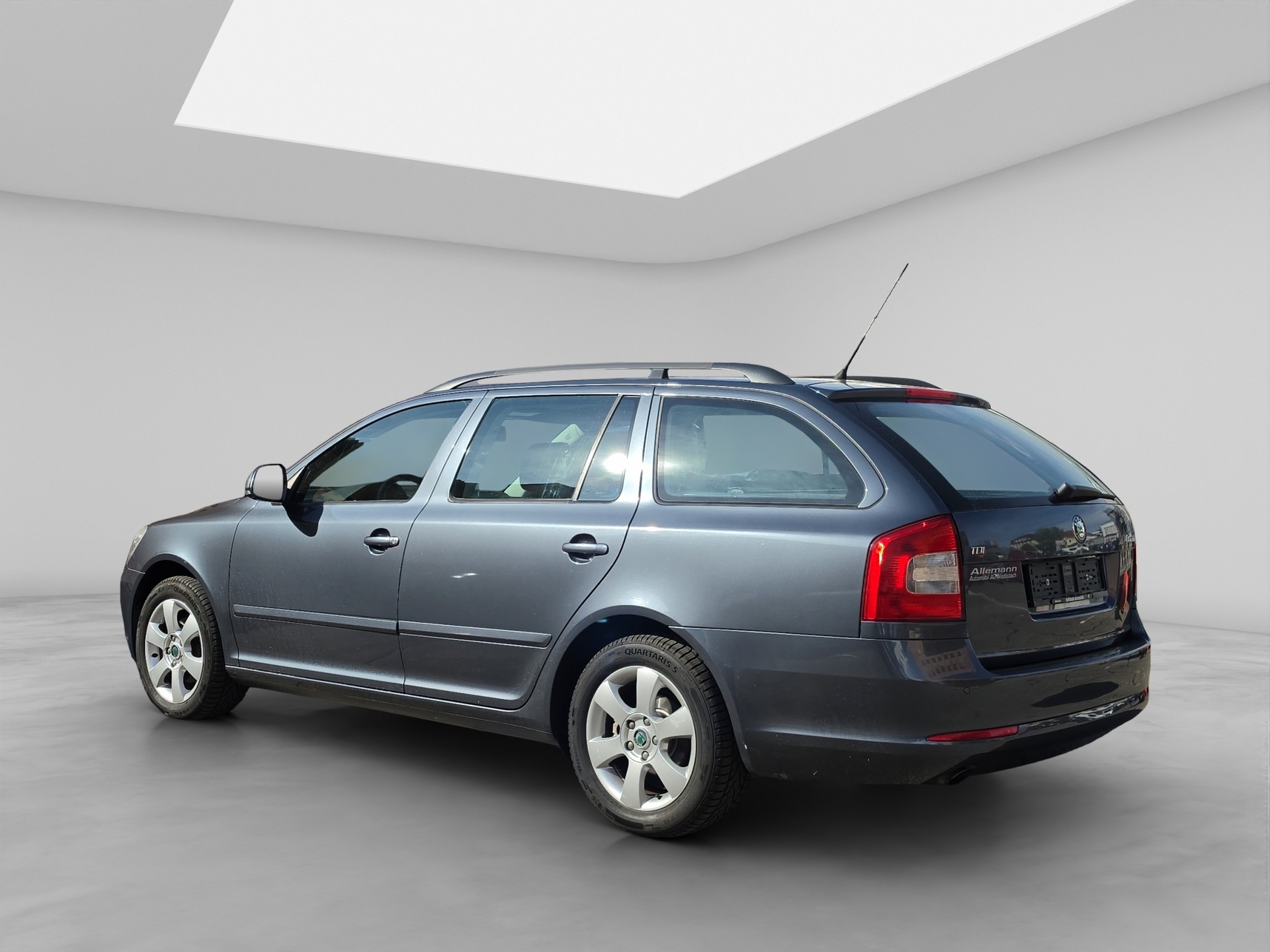 SKODA Octavia Combi 1.6 TDI Elegance DSG-image-3