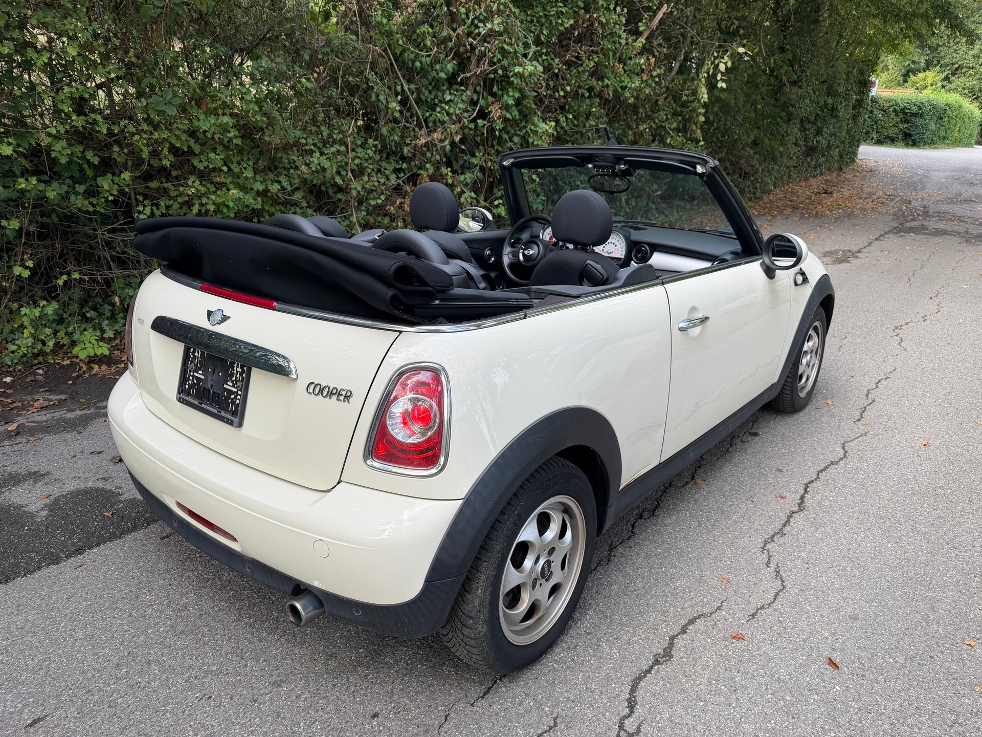 MINI Cooper Cabriolet-image-10