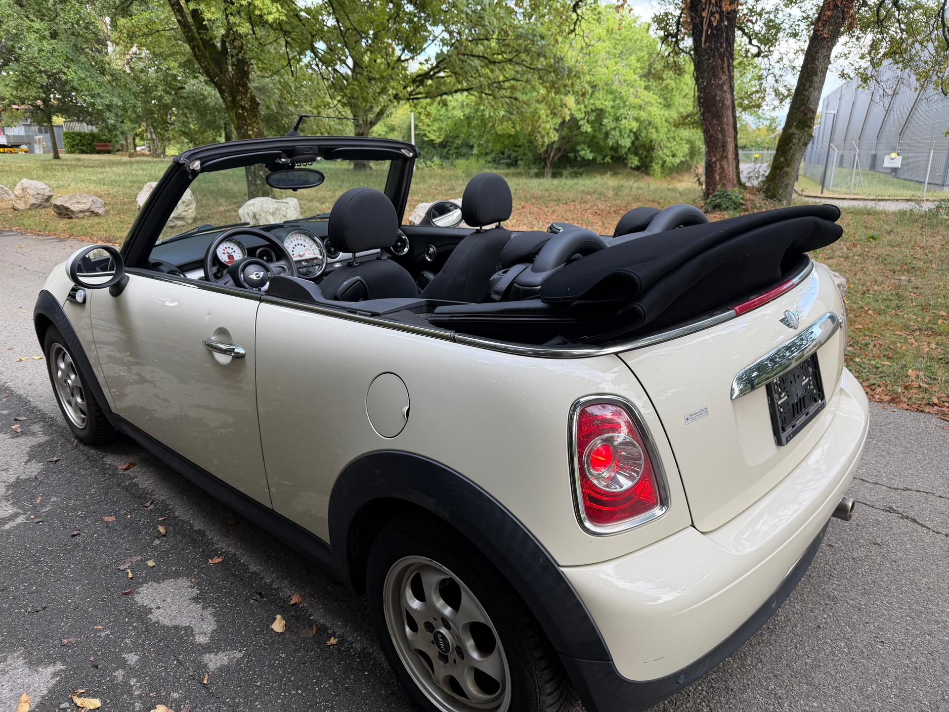 MINI Cooper Cabriolet-image-8