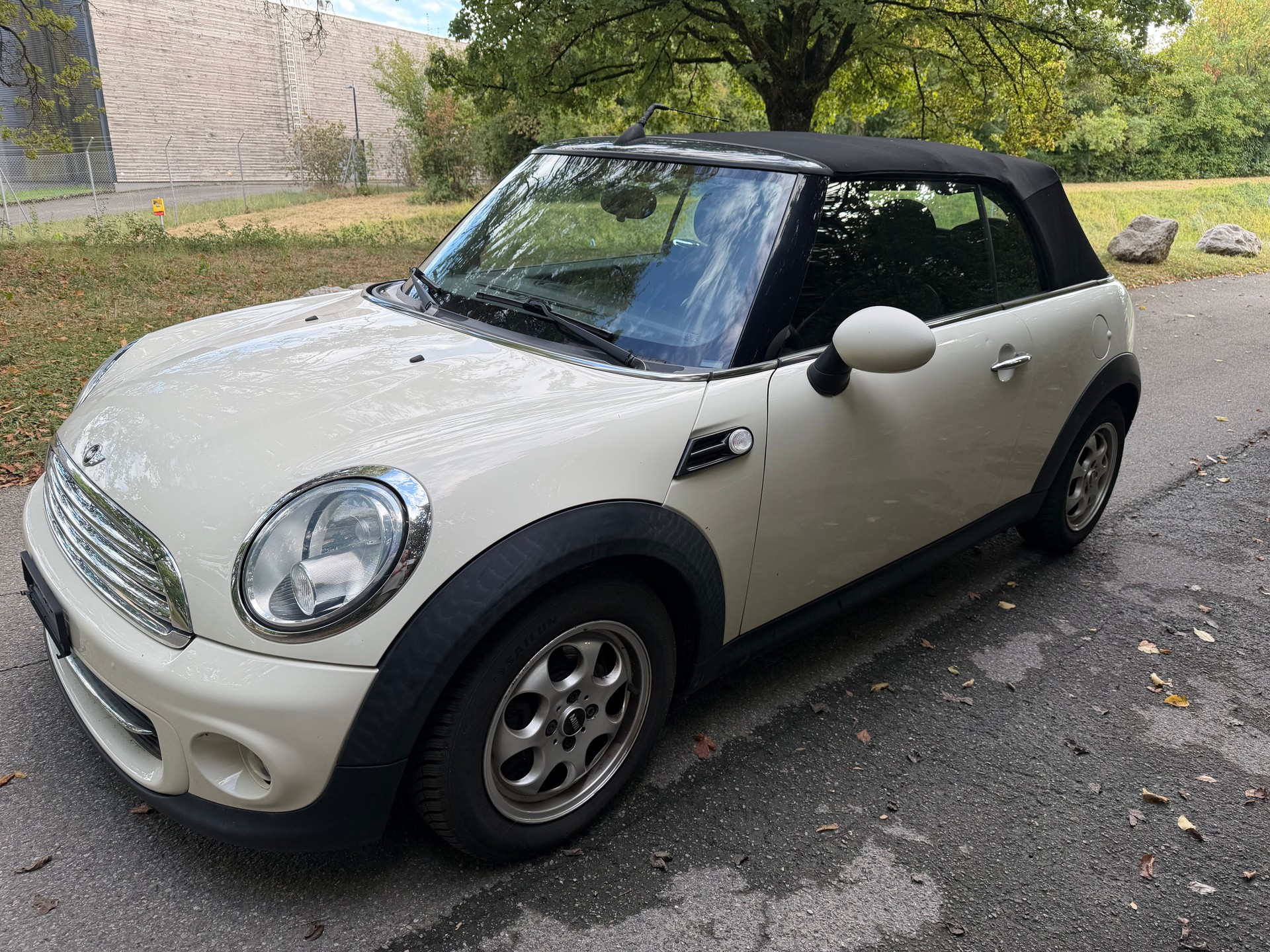 MINI Cooper Cabriolet-image-1
