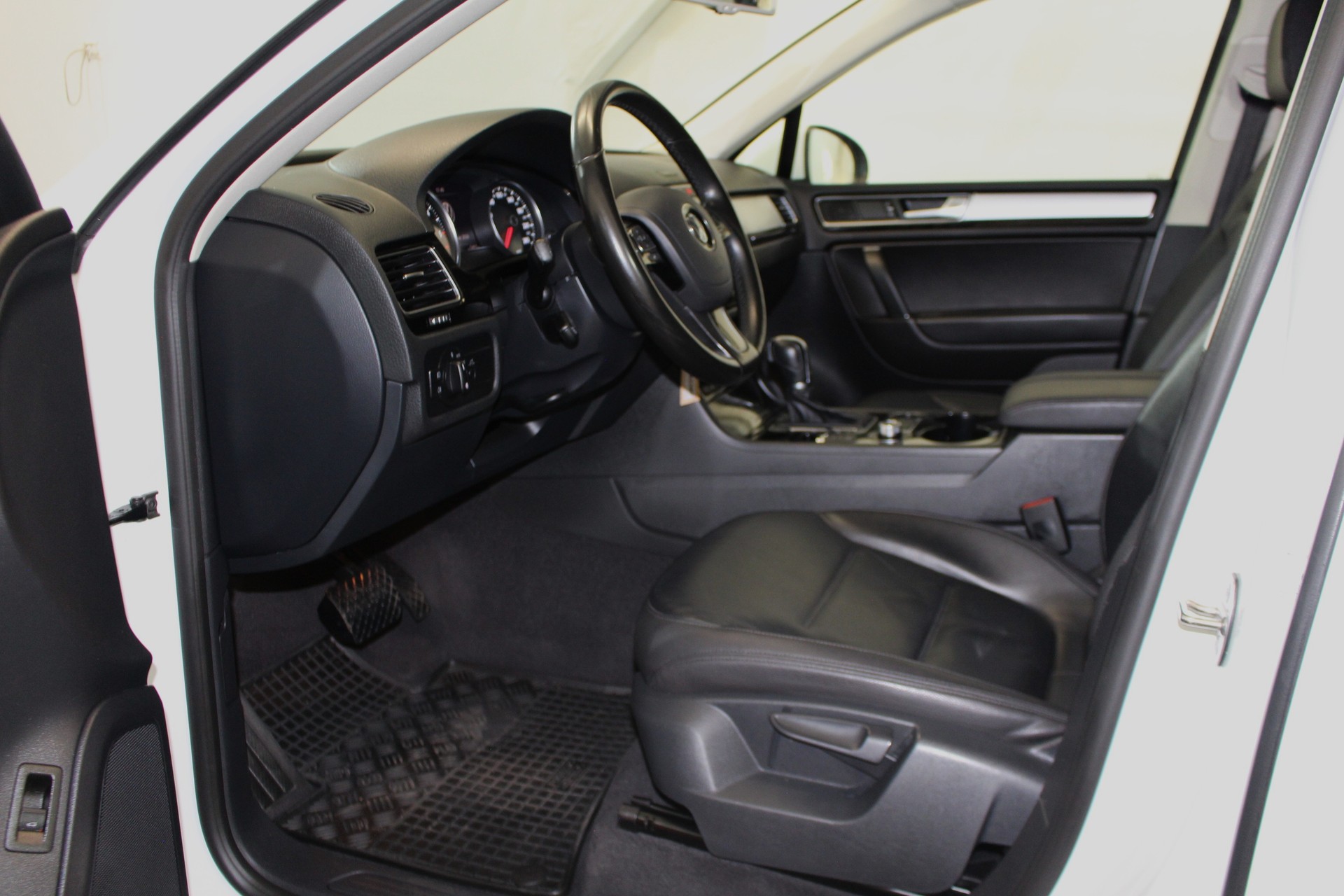 VW Touareg 3.0 V6 TDI BlueMT-image-6