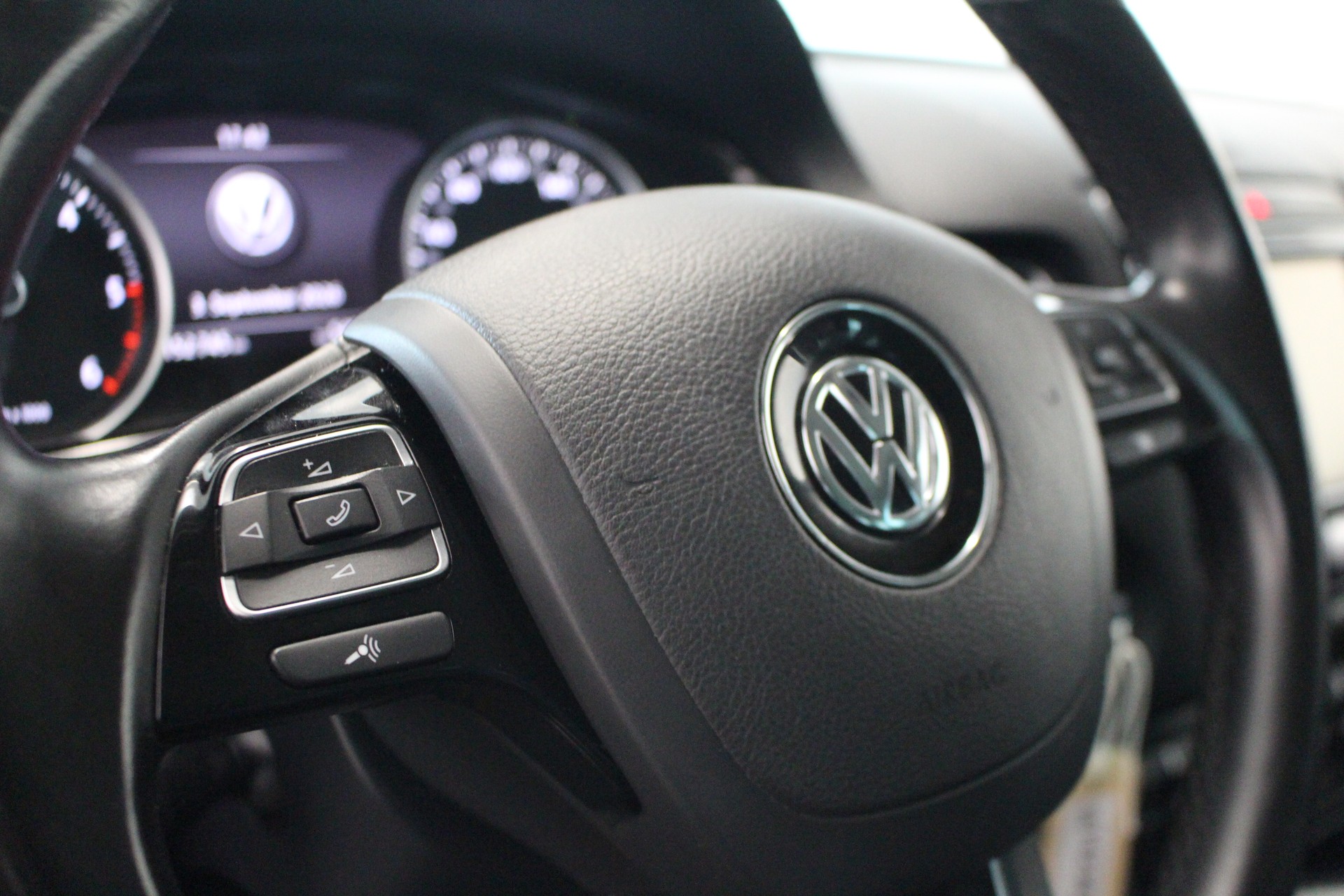 VW Touareg 3.0 V6 TDI BlueMT-image-13