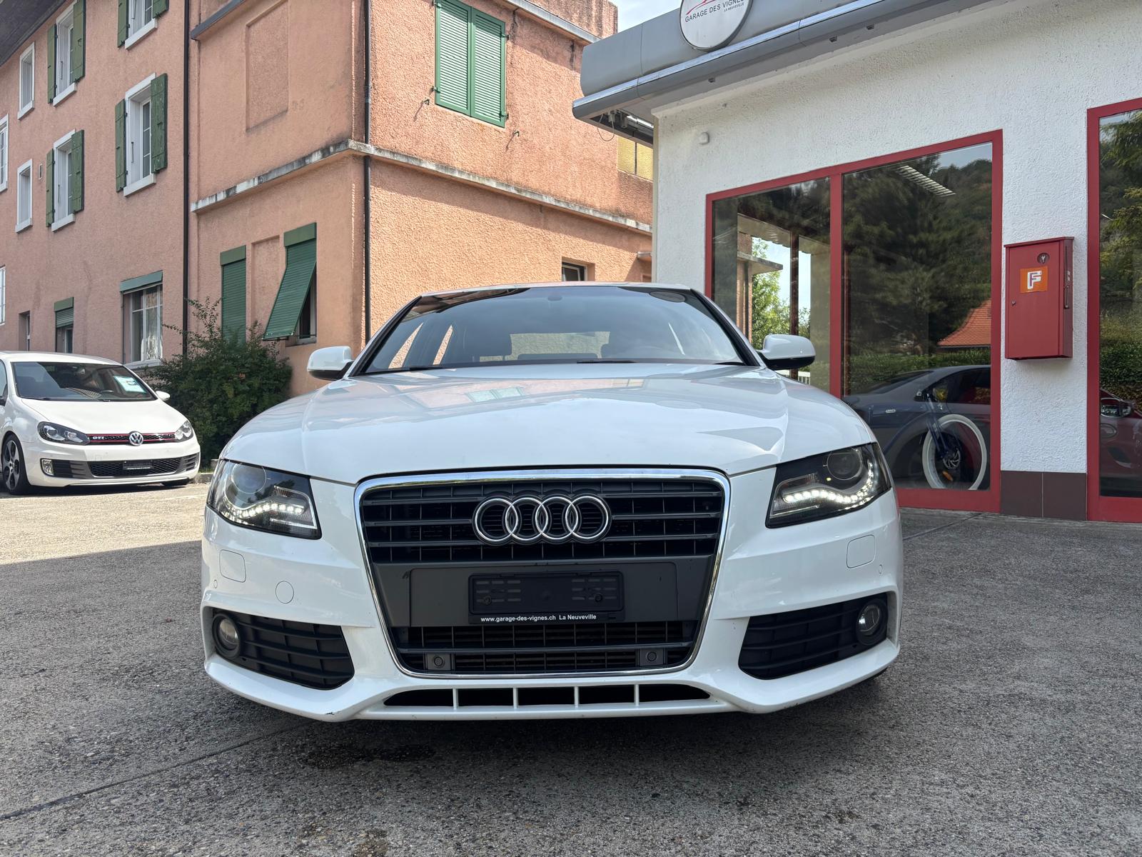 AUDI A4 Limousine 2.0 TDI 170 ch / S line-image-1