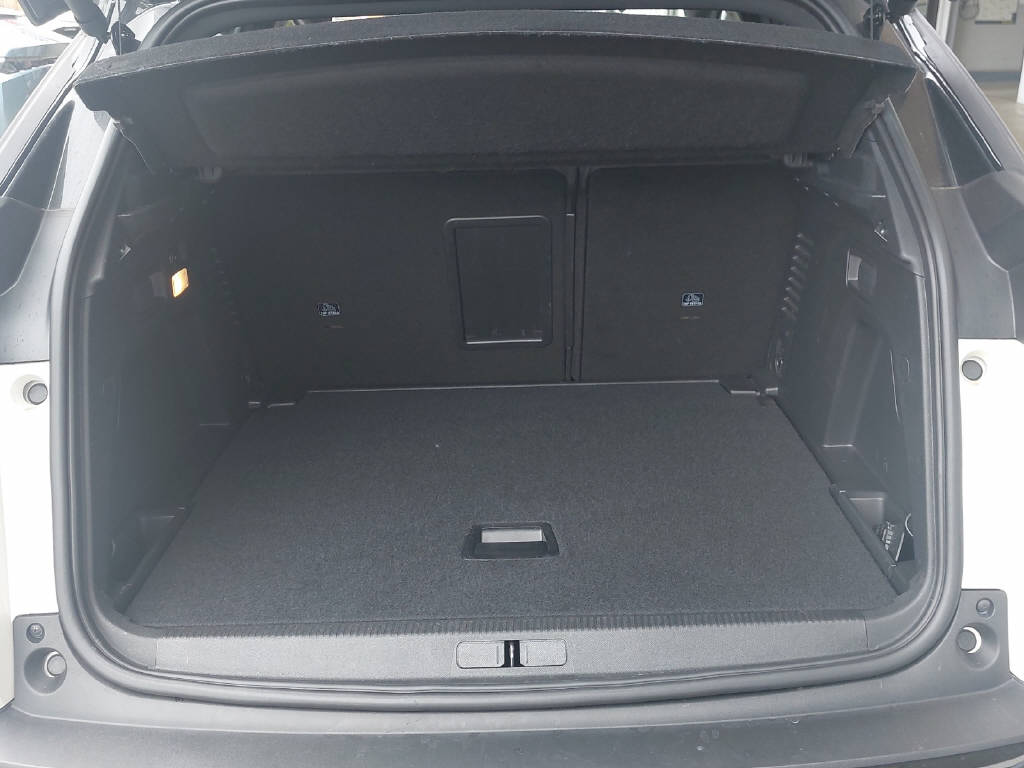PEUGEOT 3008 1.6 PureTech GT Pack-image-8
